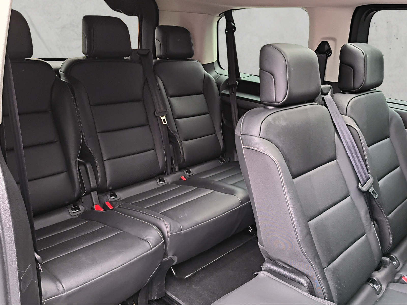 PEUGEOT Traveller Standard 2.0 BlueHDi 180 Business VIP S/S-image-9