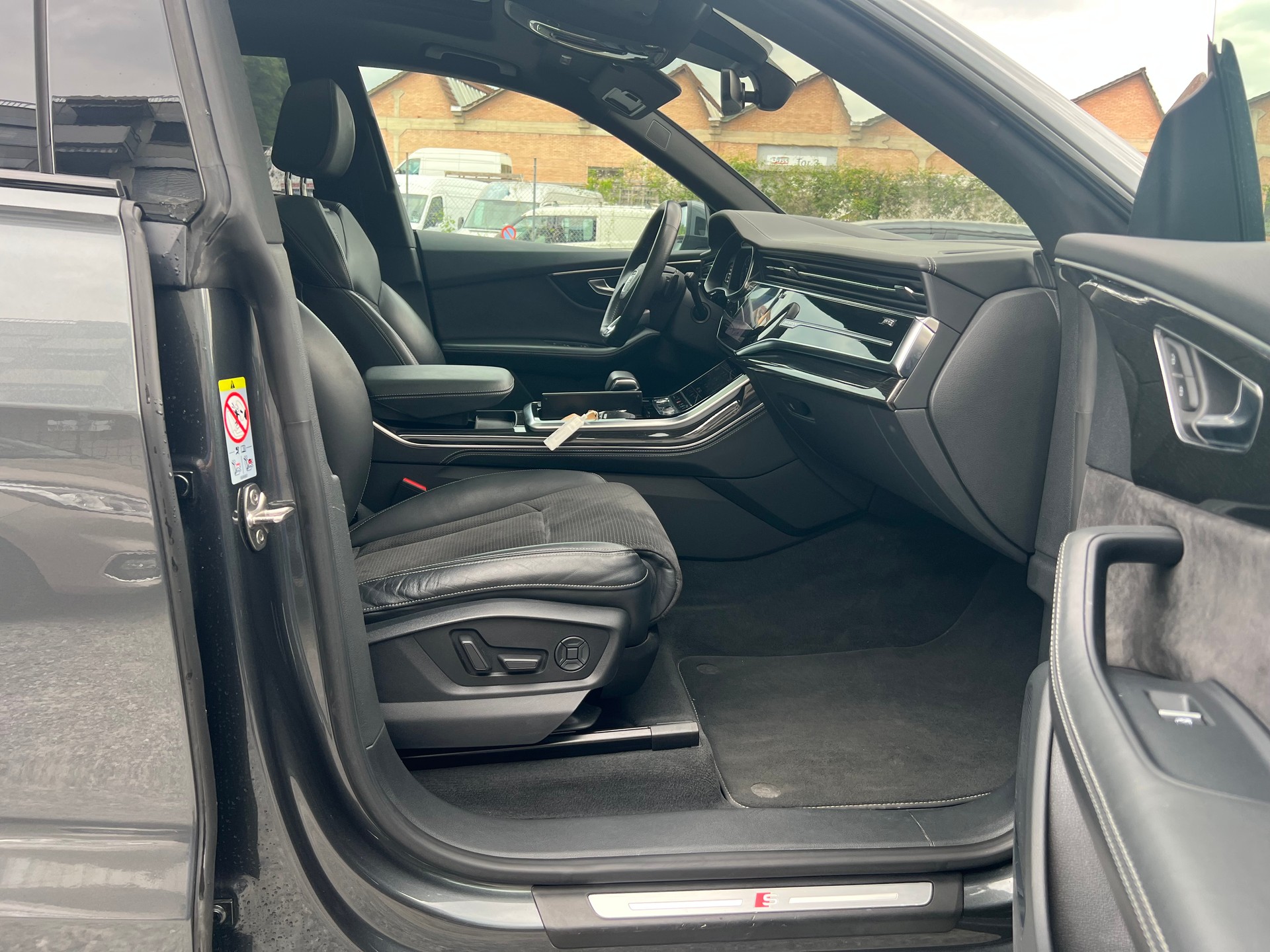 AUDI Q8 50 TDI quattro tiptronic-image-15