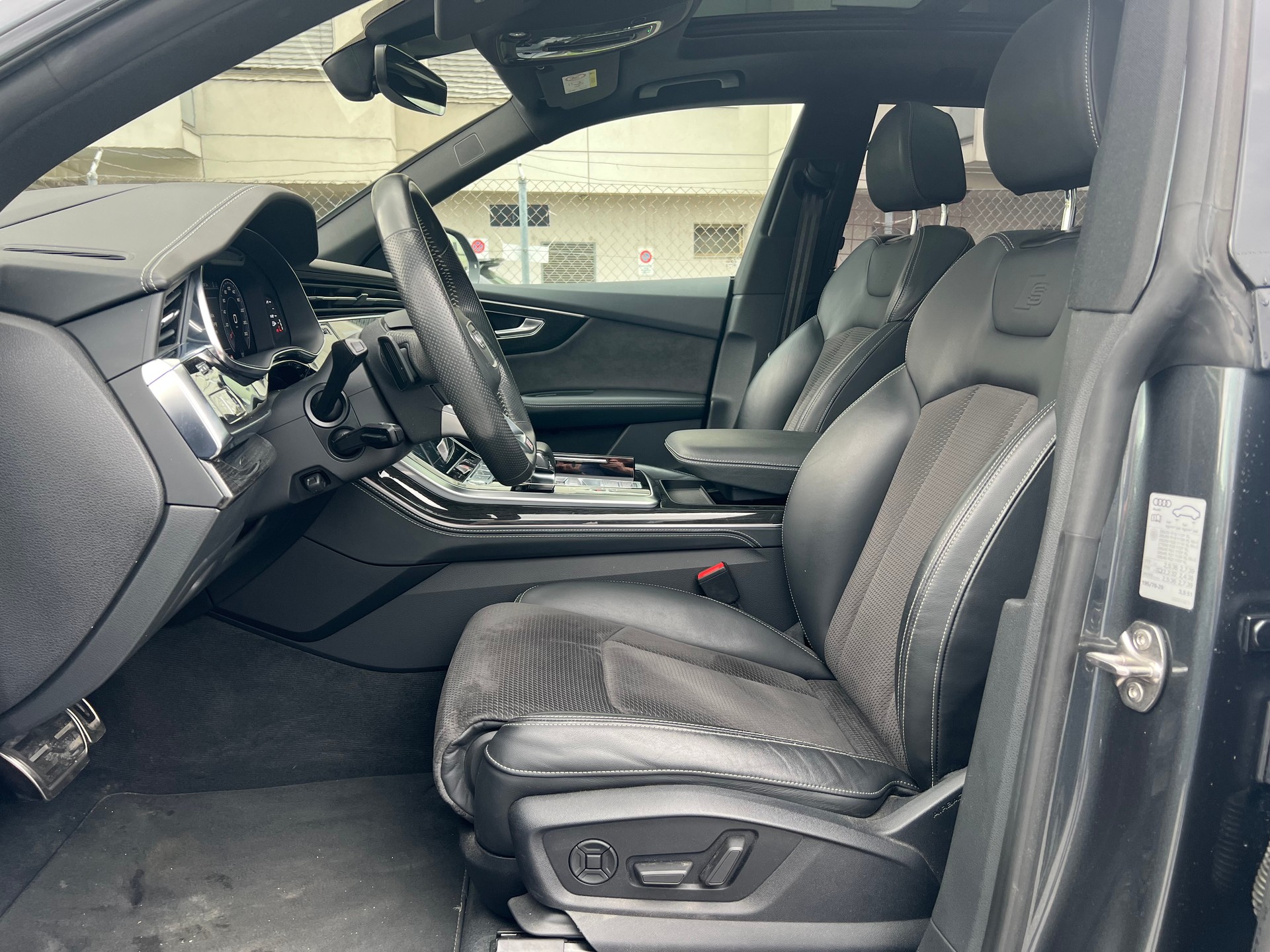 AUDI Q8 50 TDI quattro tiptronic-image-11