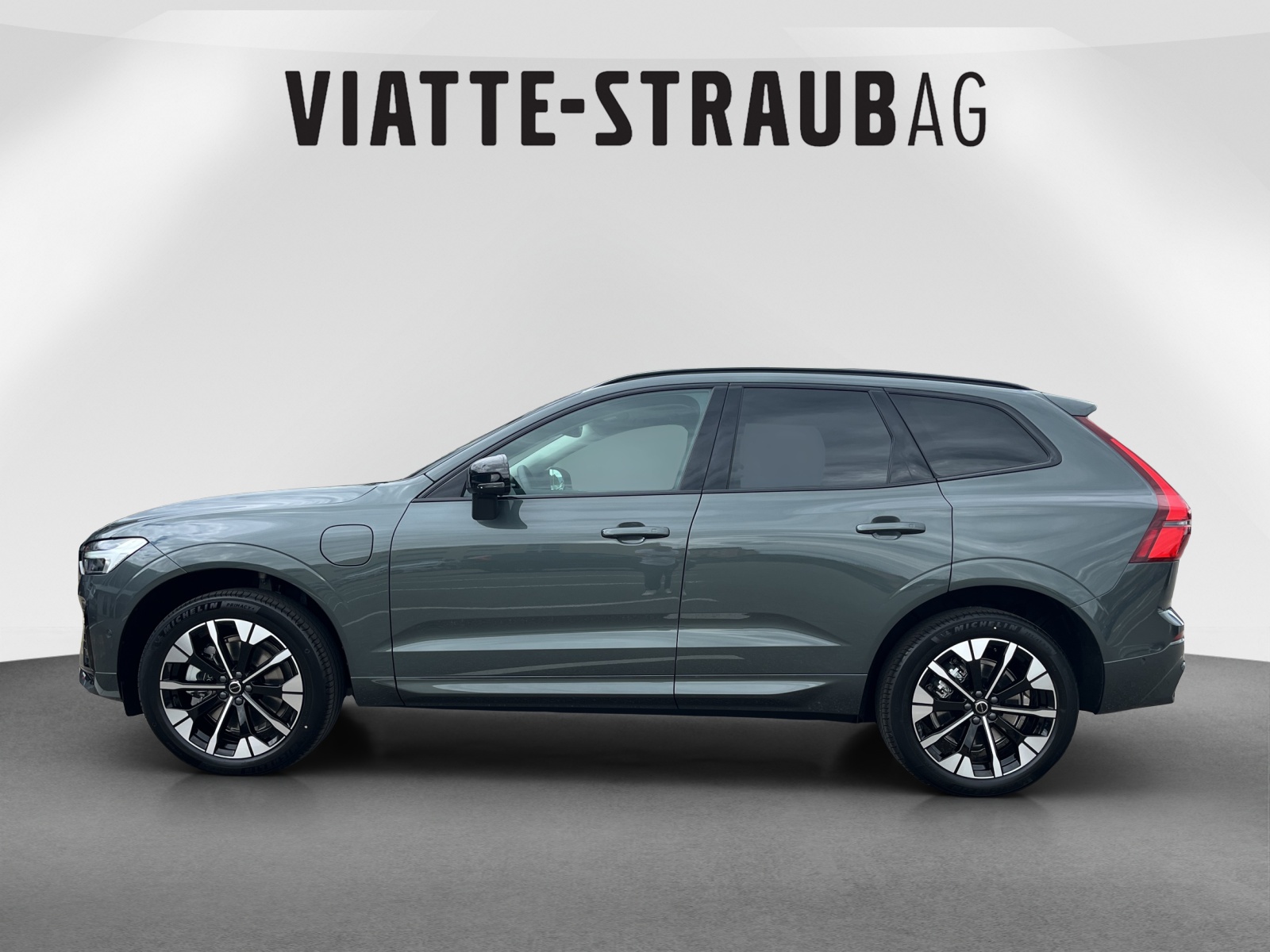 VOLVO XC60 2.0 T6 TE Ultra Dark eAWD-showroom-element-1