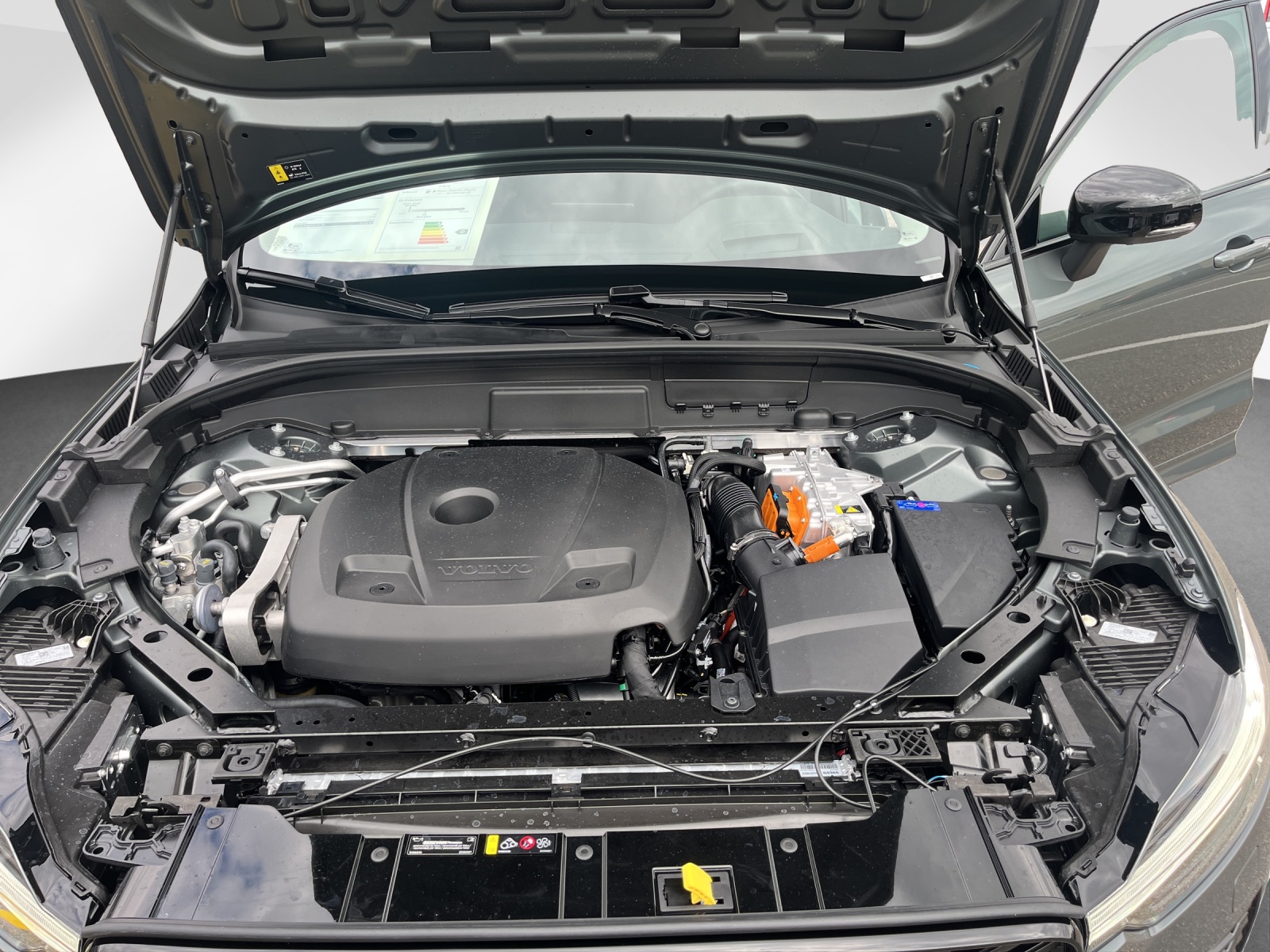 VOLVO XC60 2.0 T6 TE Ultra Dark eAWD-image-19