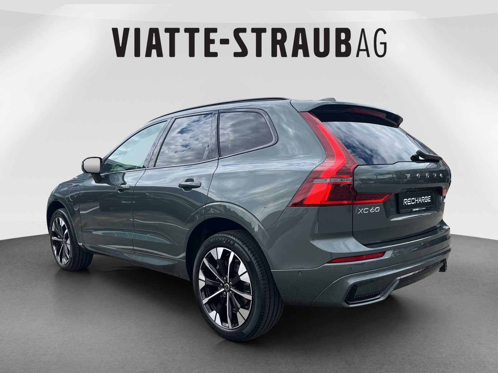 VOLVO XC60 2.0 T6 TE Ultra Dark eAWD-showroom-element-2
