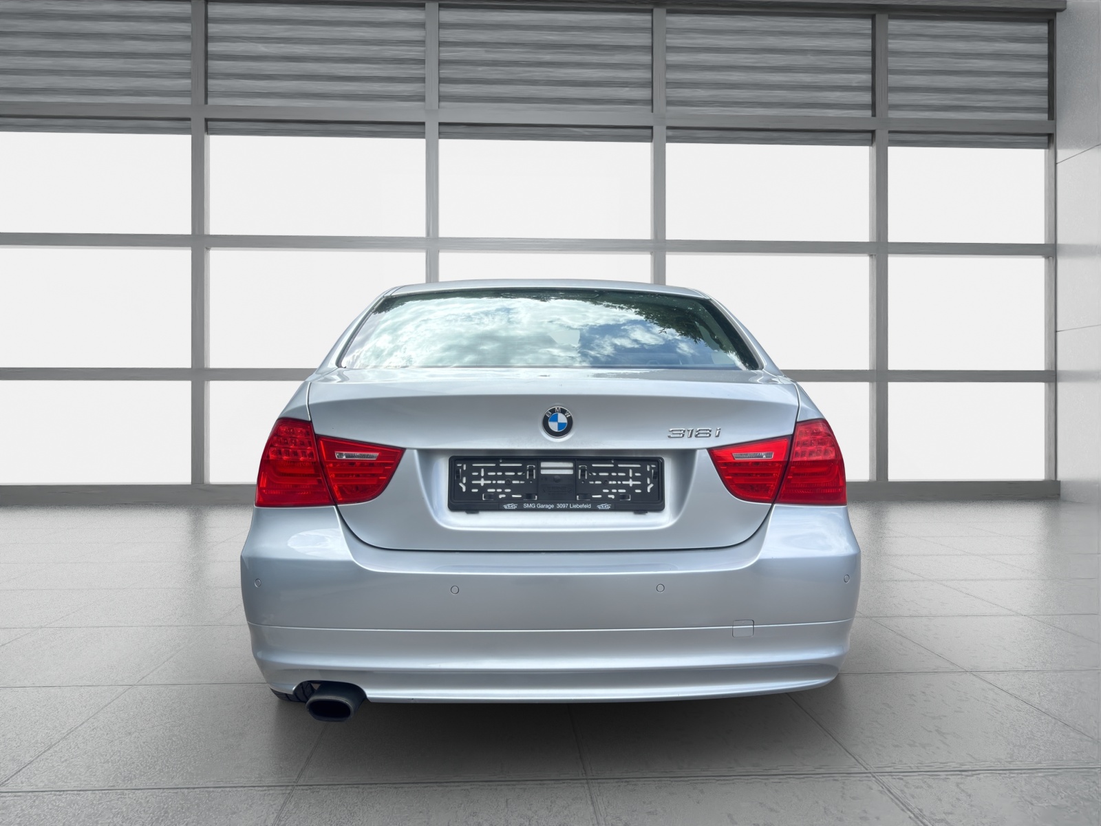 BMW 318i Dynamic Edition-image-3