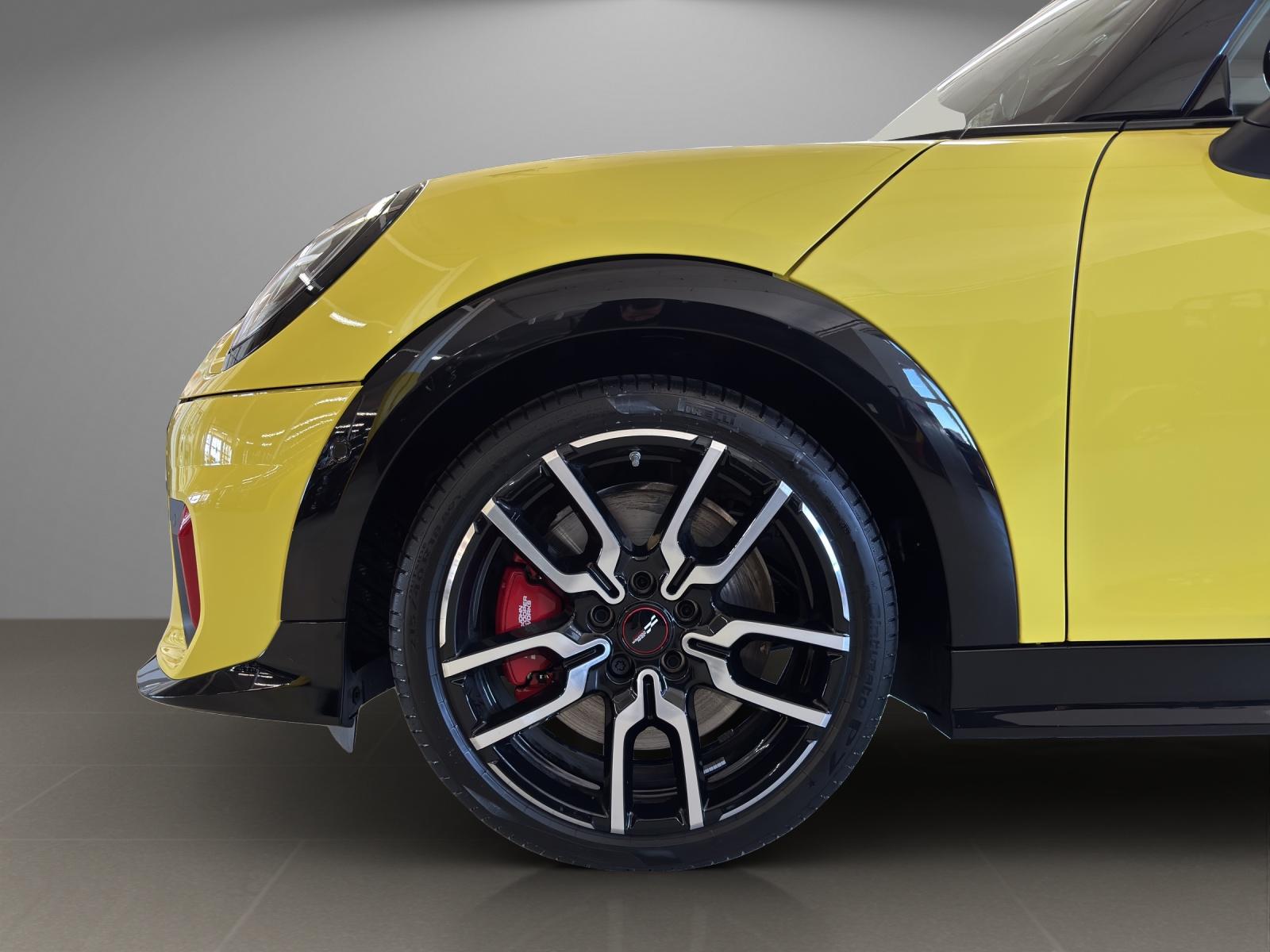 MINI Cabrio F67 2.0i John Cooper Works-image-1