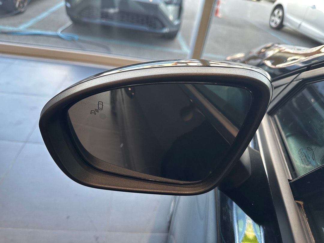 RENAULT Clio 1.0 Techno-showroom-element-3