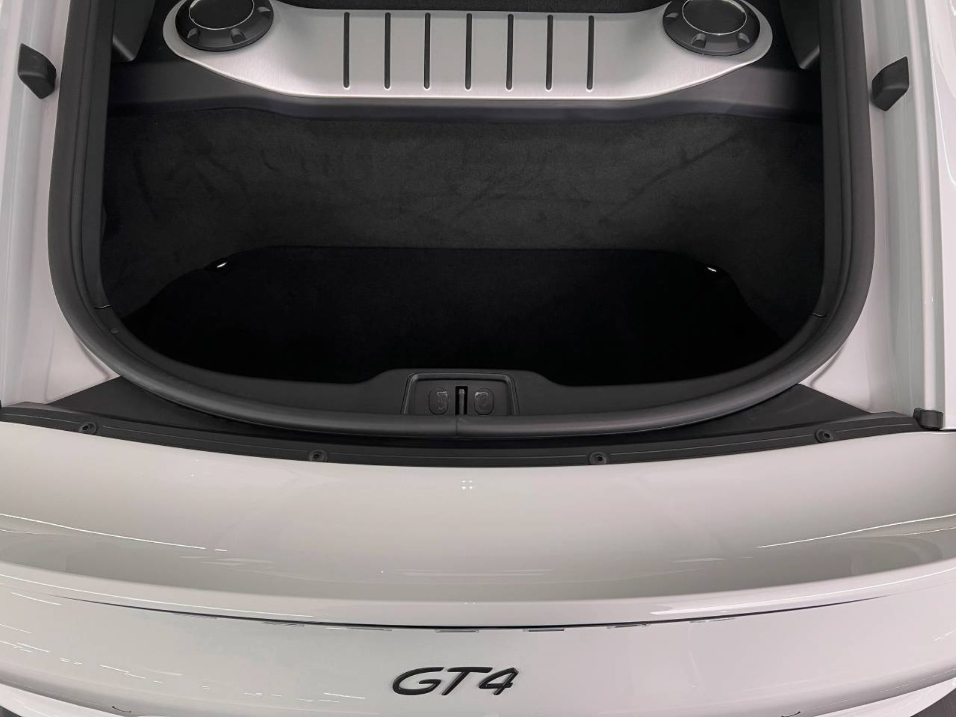 PORSCHE 718 Cayman GT4-image-14