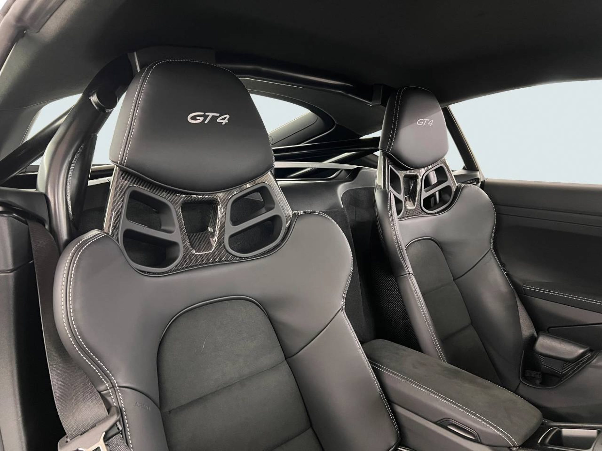 PORSCHE 718 Cayman GT4-image-19