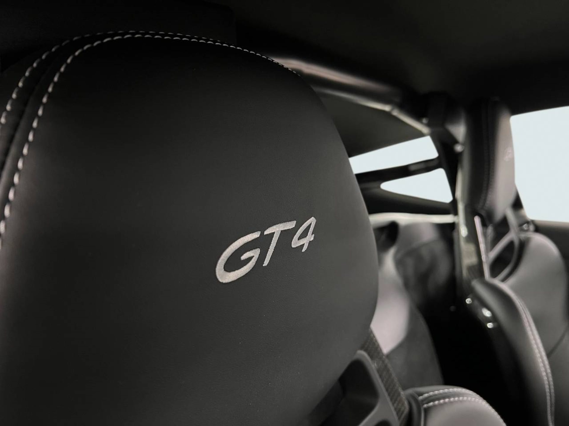 PORSCHE 718 Cayman GT4-image-20