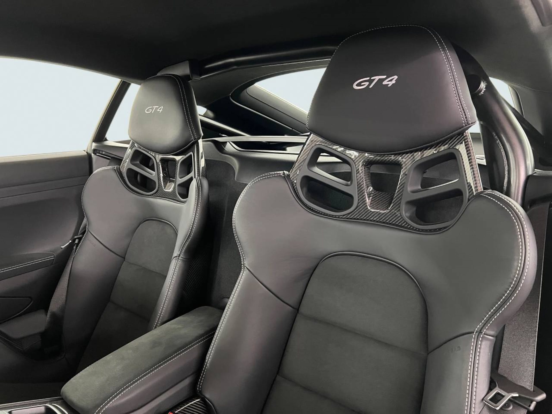 PORSCHE 718 Cayman GT4-image-4