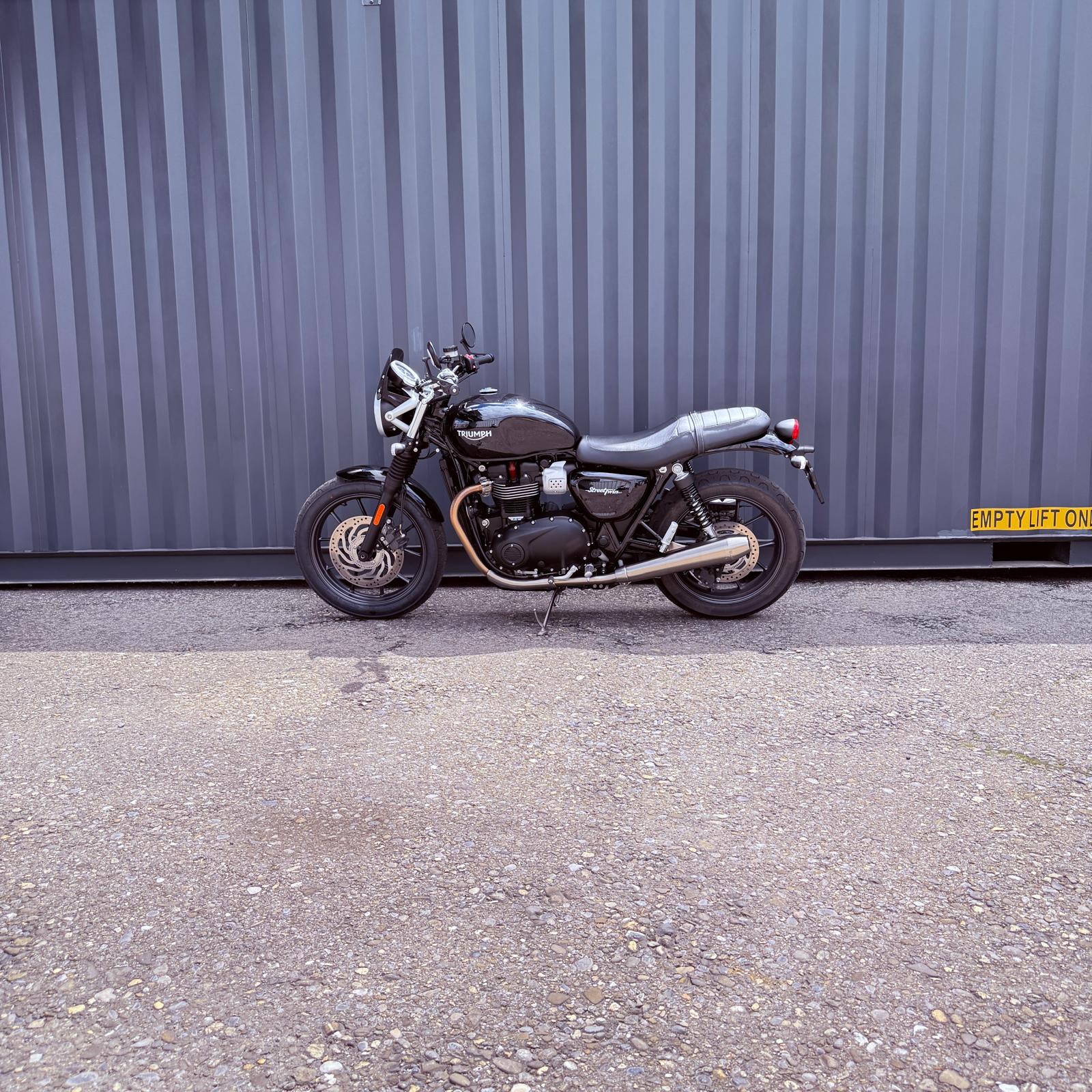 TRIUMPH Street Twin 900 i-showroom-element-1