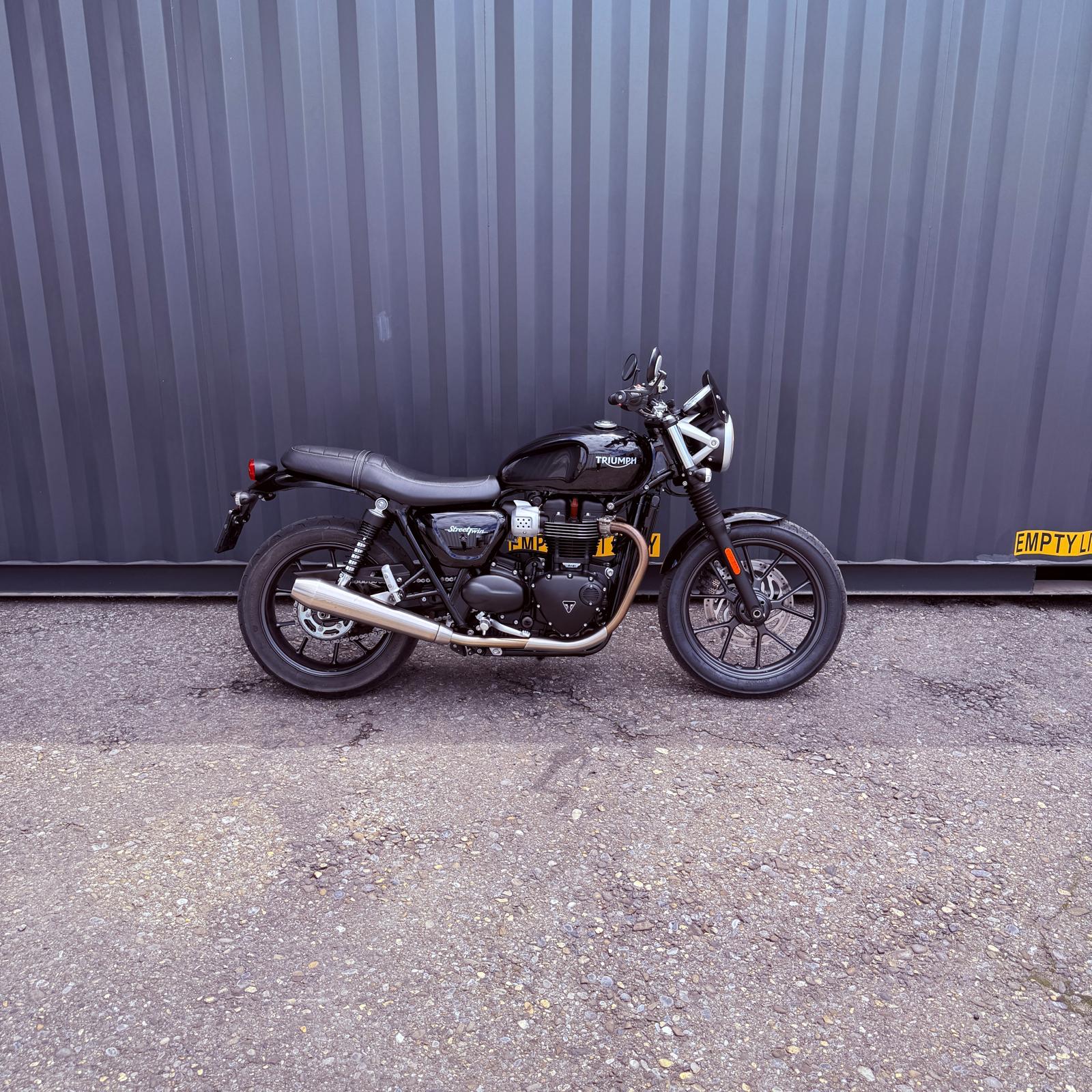 TRIUMPH Street Twin 900 i-showroom-element-2