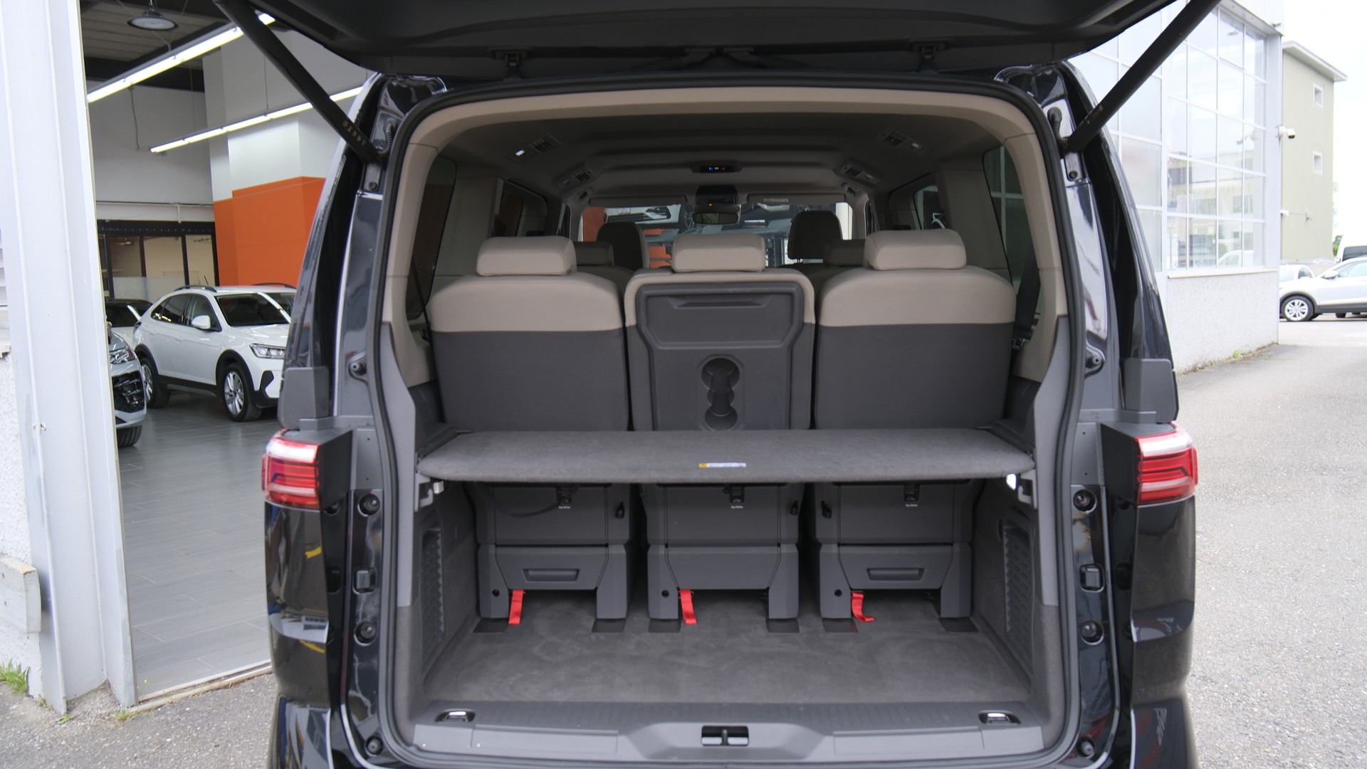 VW Multivan 2.0 TDI Life DSG Lang " 8 Sitze "-image-14