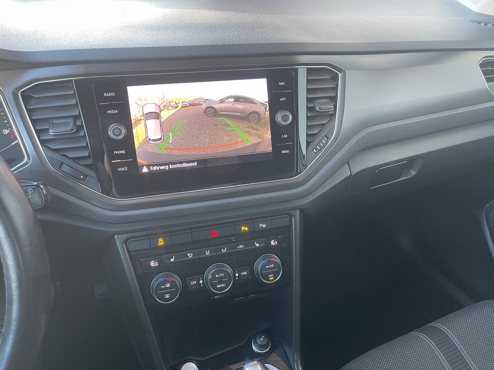 VW T-Roc 1.5 TSI EVO Sport DSG 4Motion-image-15