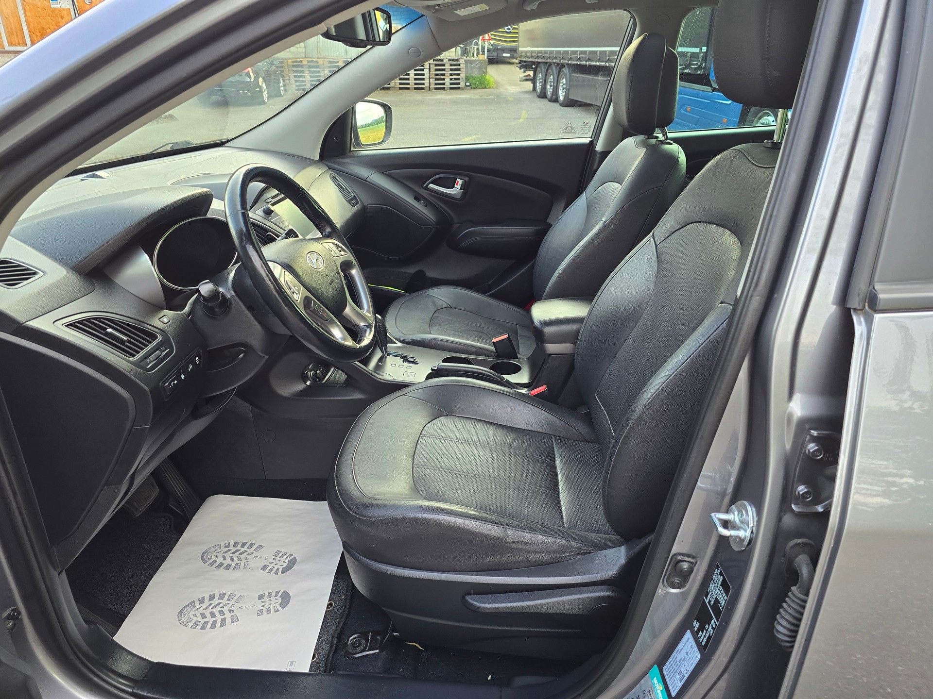 HYUNDAI iX 35 2.0 CRDi Premium 4WD Automatic-image-10