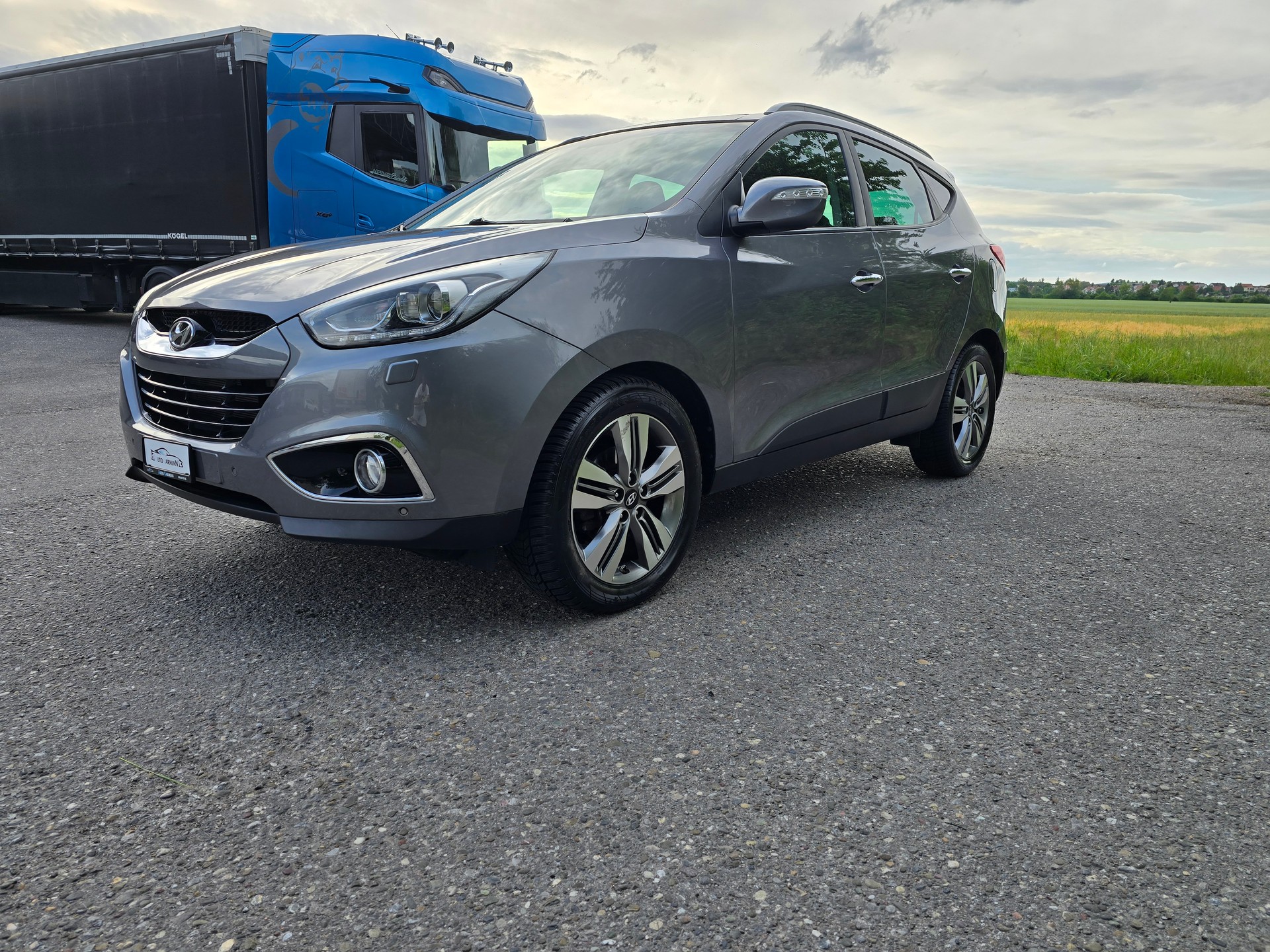 HYUNDAI iX 35 2.0 CRDi Premium 4WD Automatic-image-3