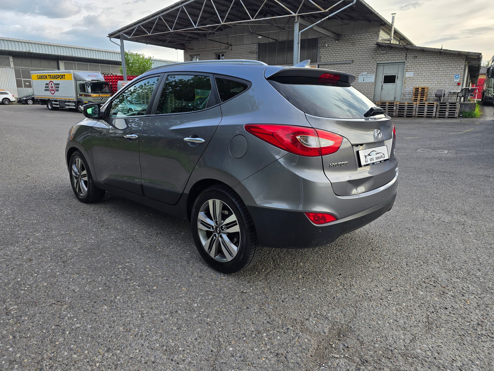 HYUNDAI iX 35 2.0 CRDi Premium 4WD Automatic-image-6