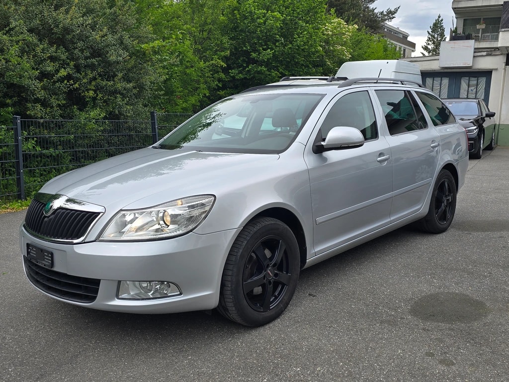 SKODA Octavia Combi 1.6 TDI Ambition 4x4-image-0