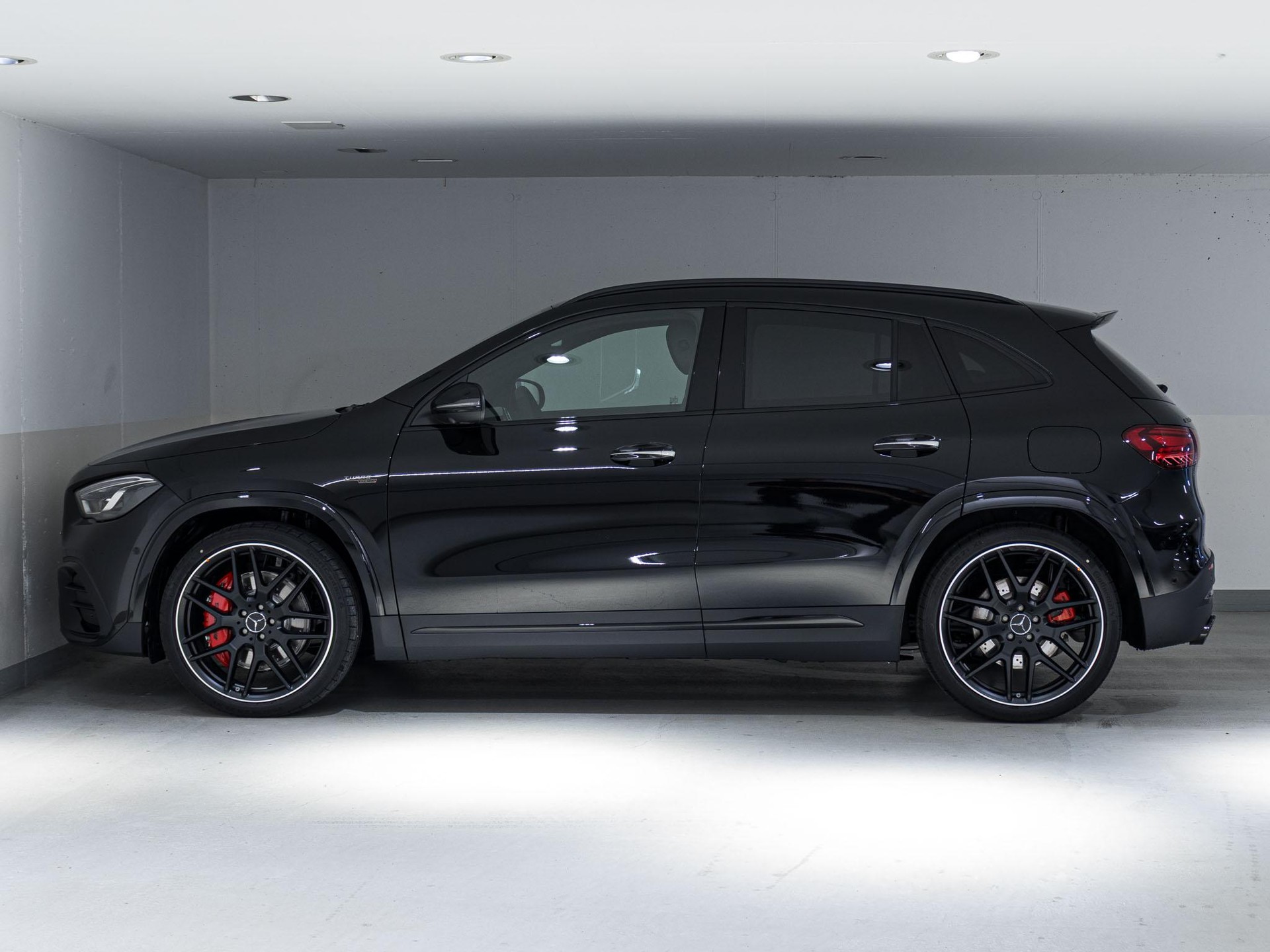 MERCEDES-BENZ GLA 45 S AMG 4MATIC+-image-4