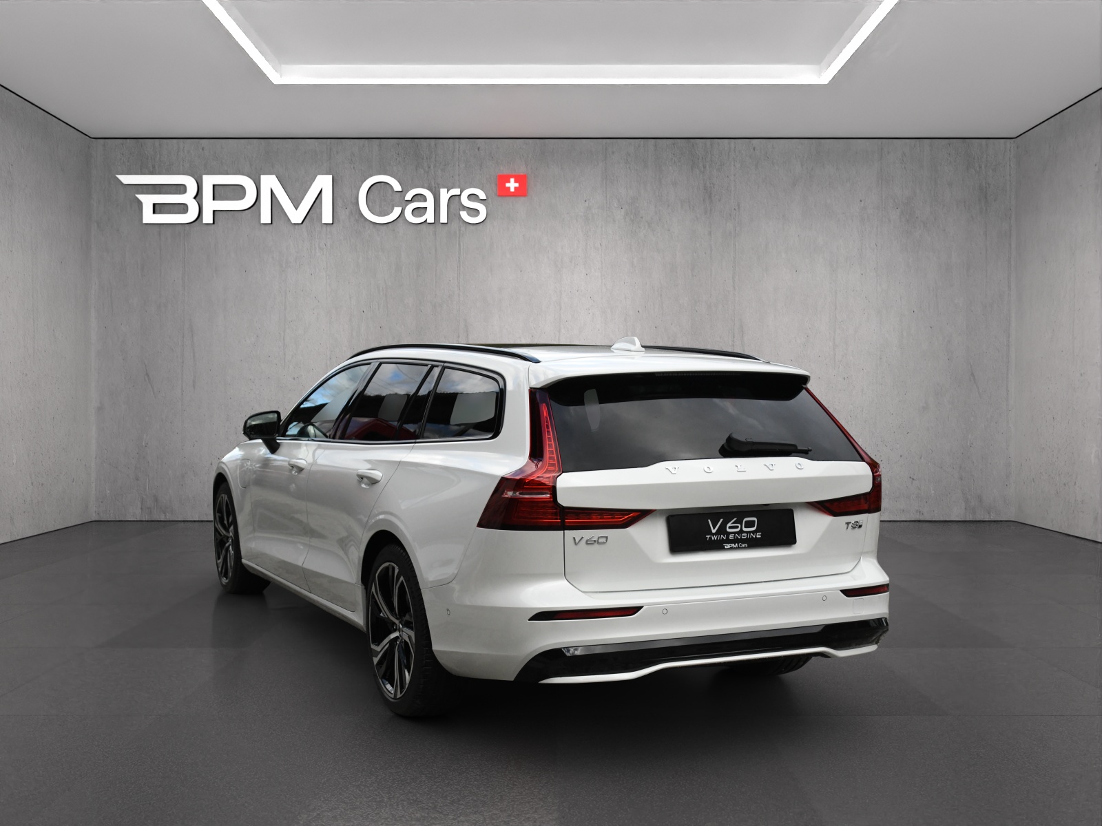 VOLVO V60 T8 eAWD Plug in Hybrid Ultra Dark Geartronic-image-1