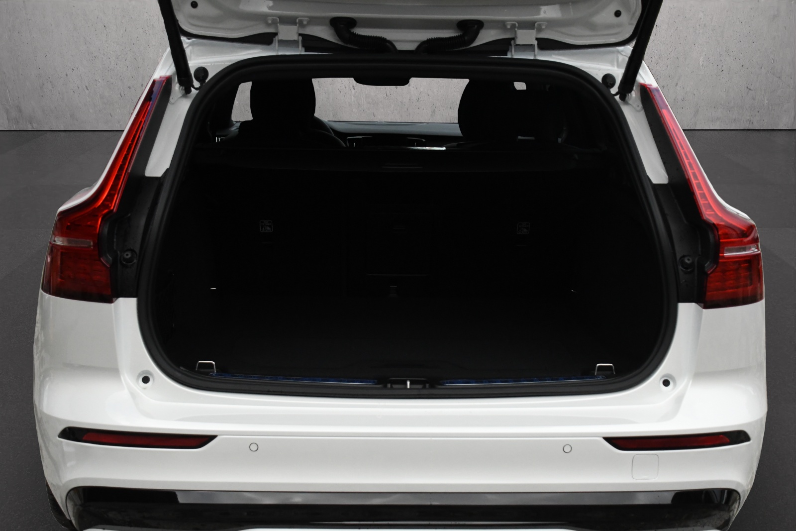 VOLVO V60 T8 eAWD Plug in Hybrid Ultra Dark Geartronic-image-15