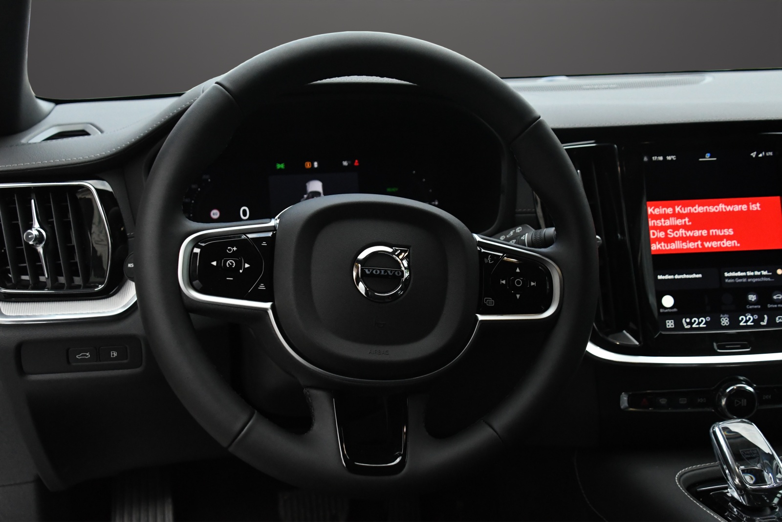 VOLVO V60 T8 eAWD Plug in Hybrid Ultra Dark Geartronic-image-10
