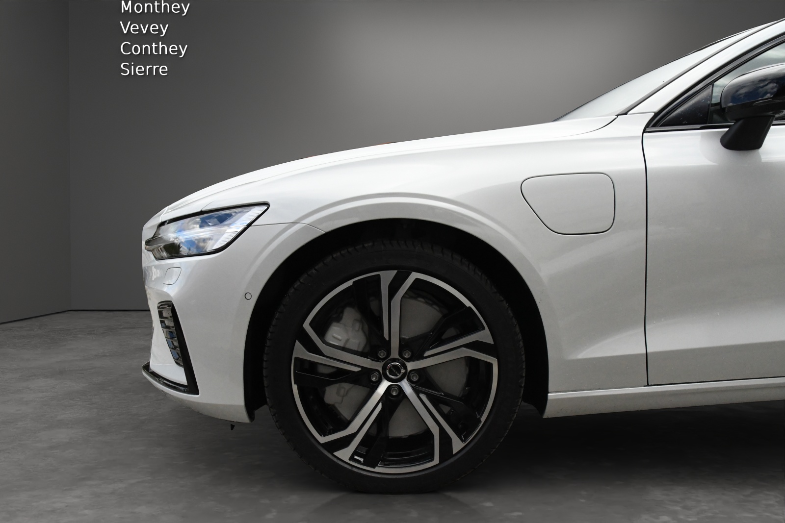 Image VOLVO V60 V60 T8 eAWD Plug in Hybrid Ultra Dark Geartronic