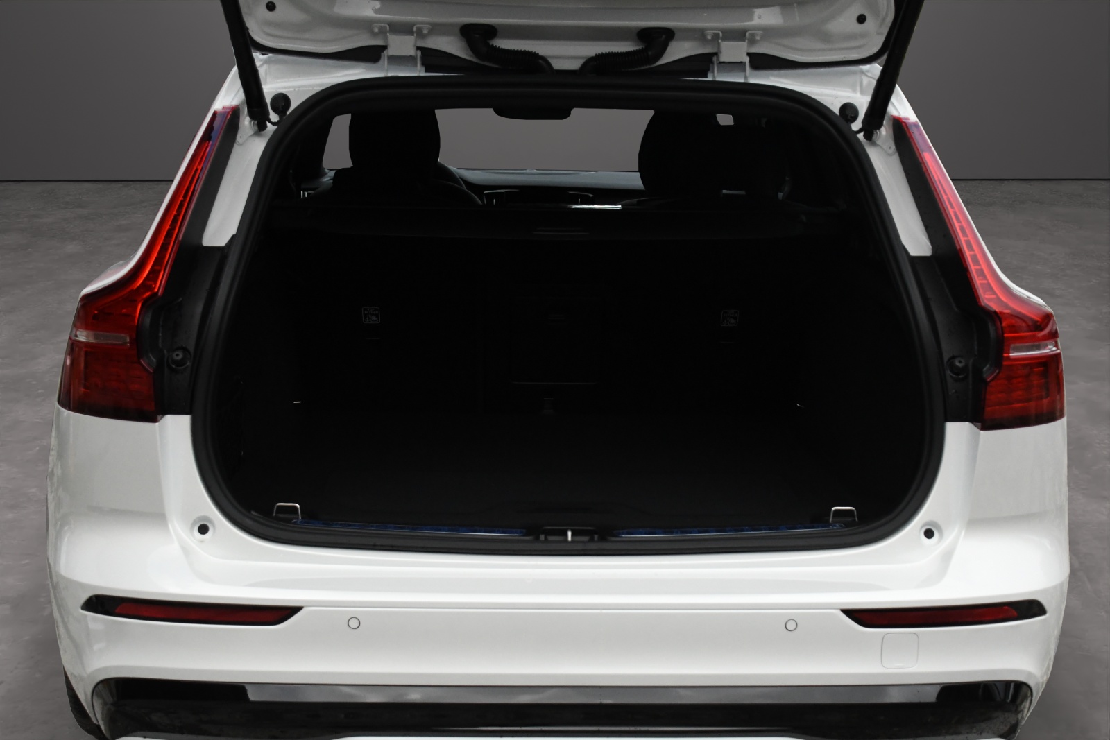 Image VOLVO V60 V60 T8 eAWD Plug in Hybrid Ultra Dark Geartronic