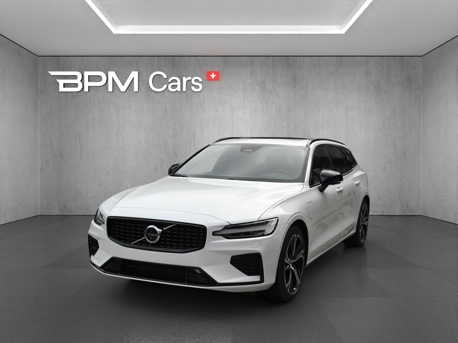 VOLVO V60 T8 eAWD Plug in Hybrid Ultra Dark Geartronic-image-0