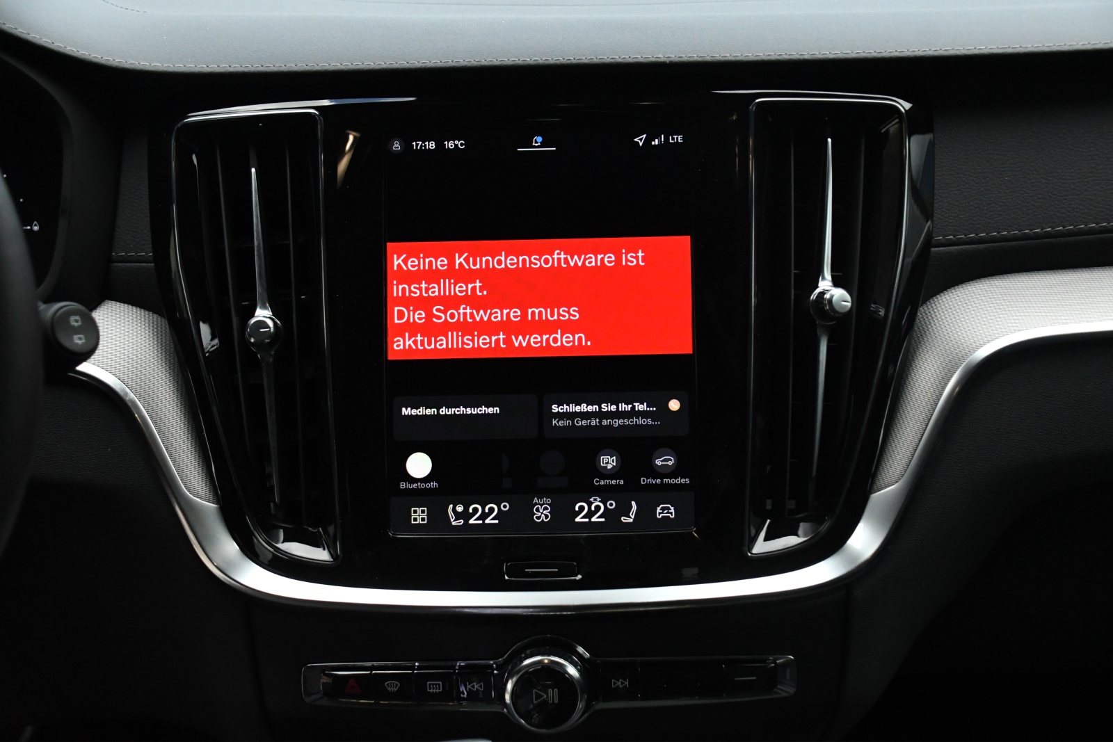 VOLVO V60 T8 eAWD Plug in Hybrid Ultra Dark Geartronic-image-11