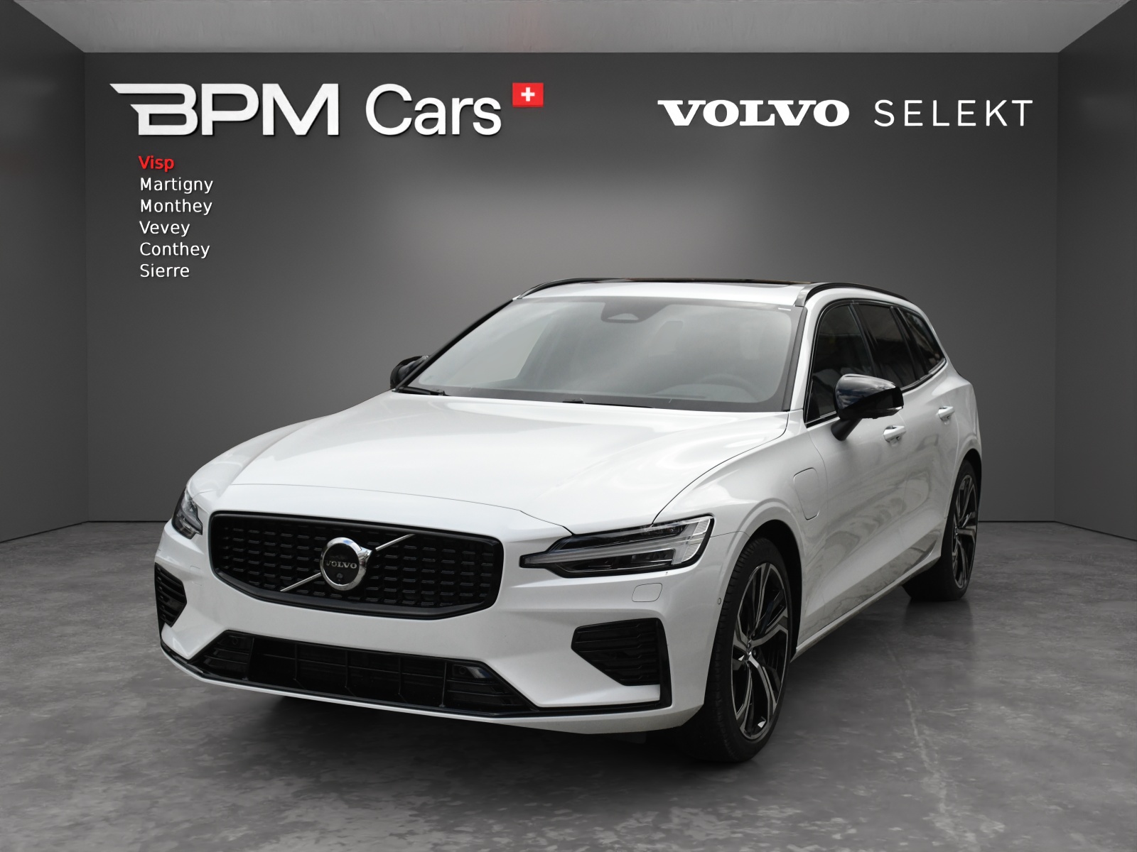VOLVO V60 T8 eAWD Plug in Hybrid Ultra Dark Geartronic-image-0