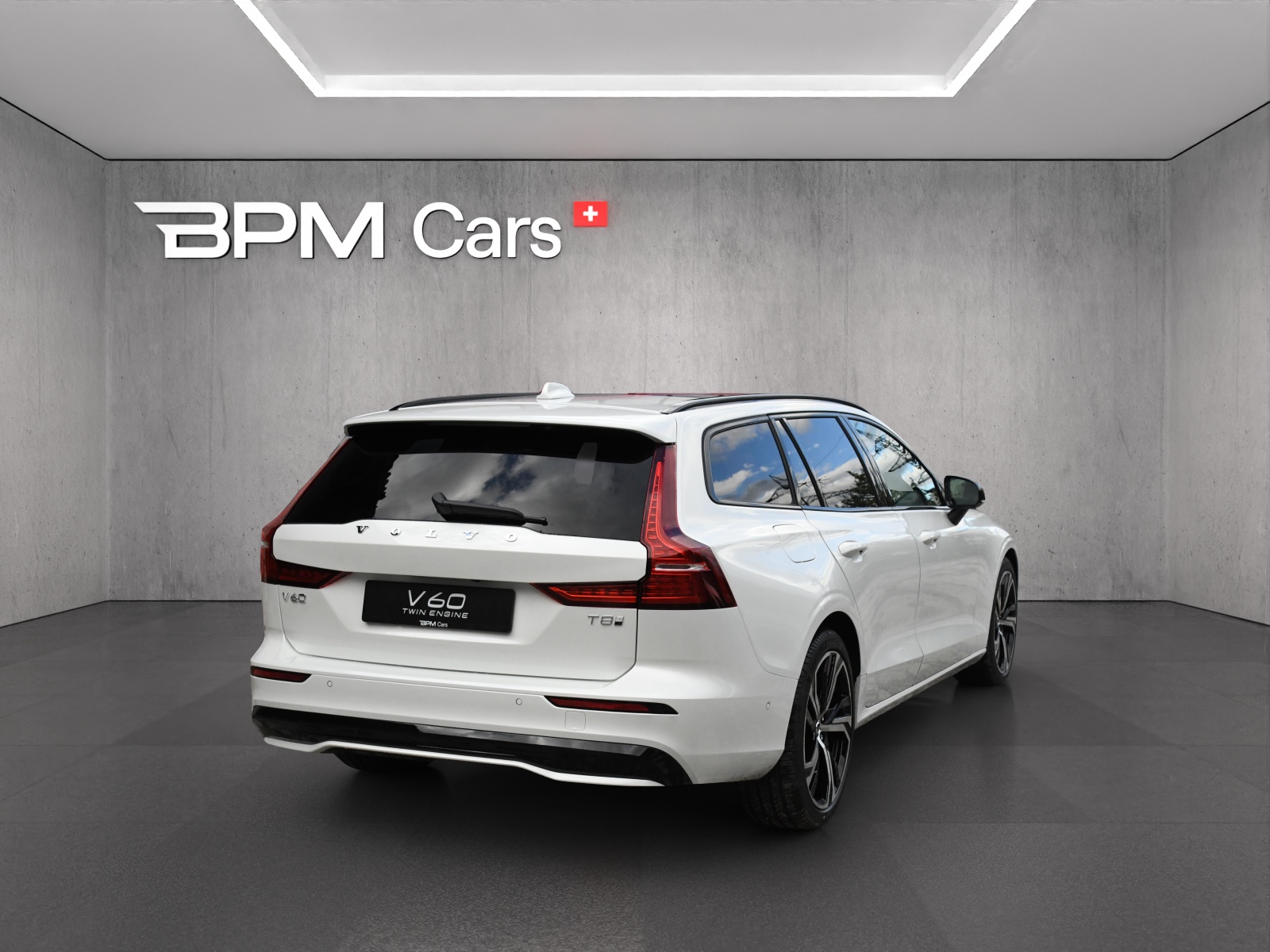 VOLVO V60 T8 eAWD Plug in Hybrid Ultra Dark Geartronic-image-3
