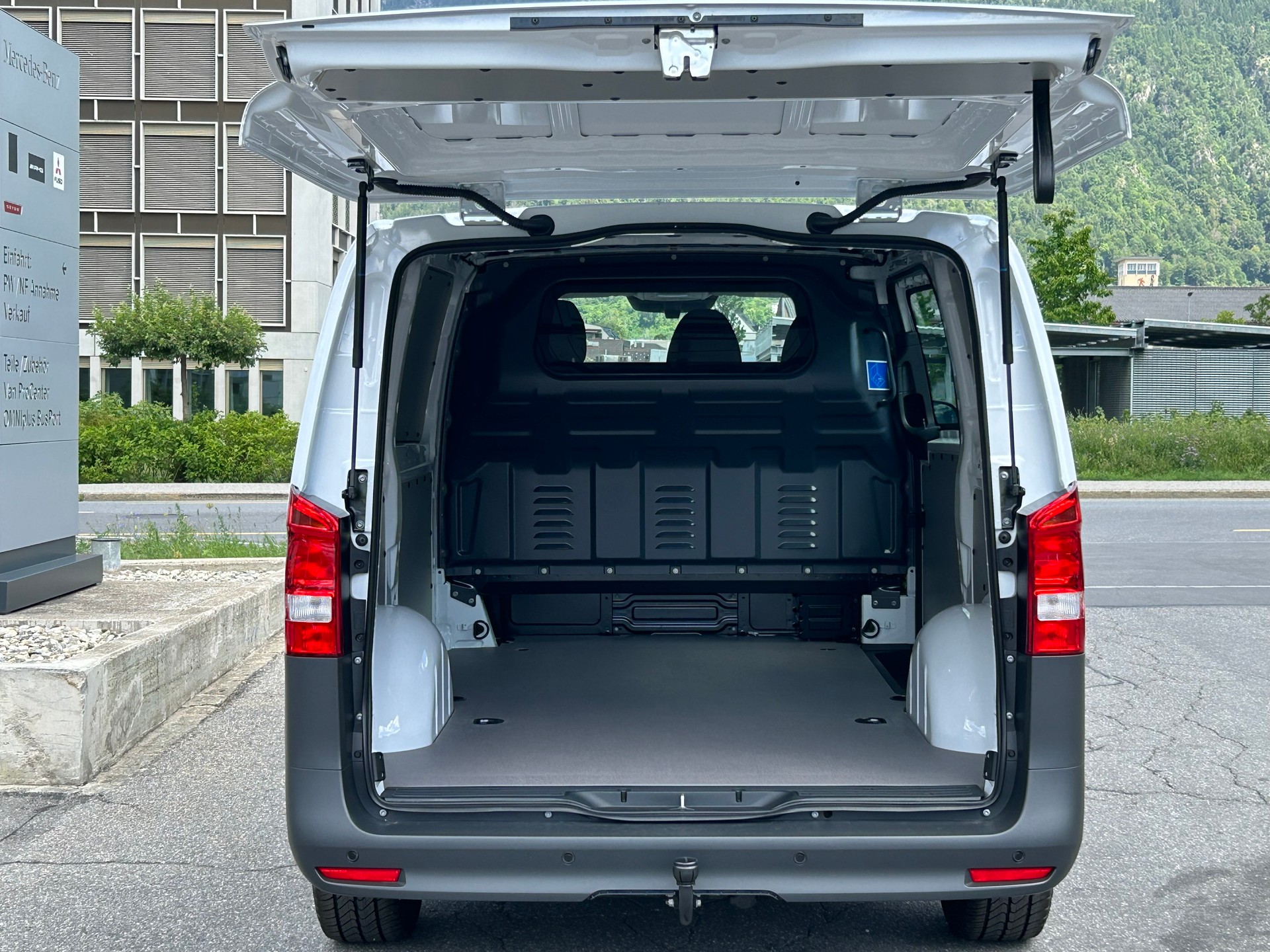 MERCEDES-BENZ Vito 114 CDI KA Lang Worker 4Matic-image-6