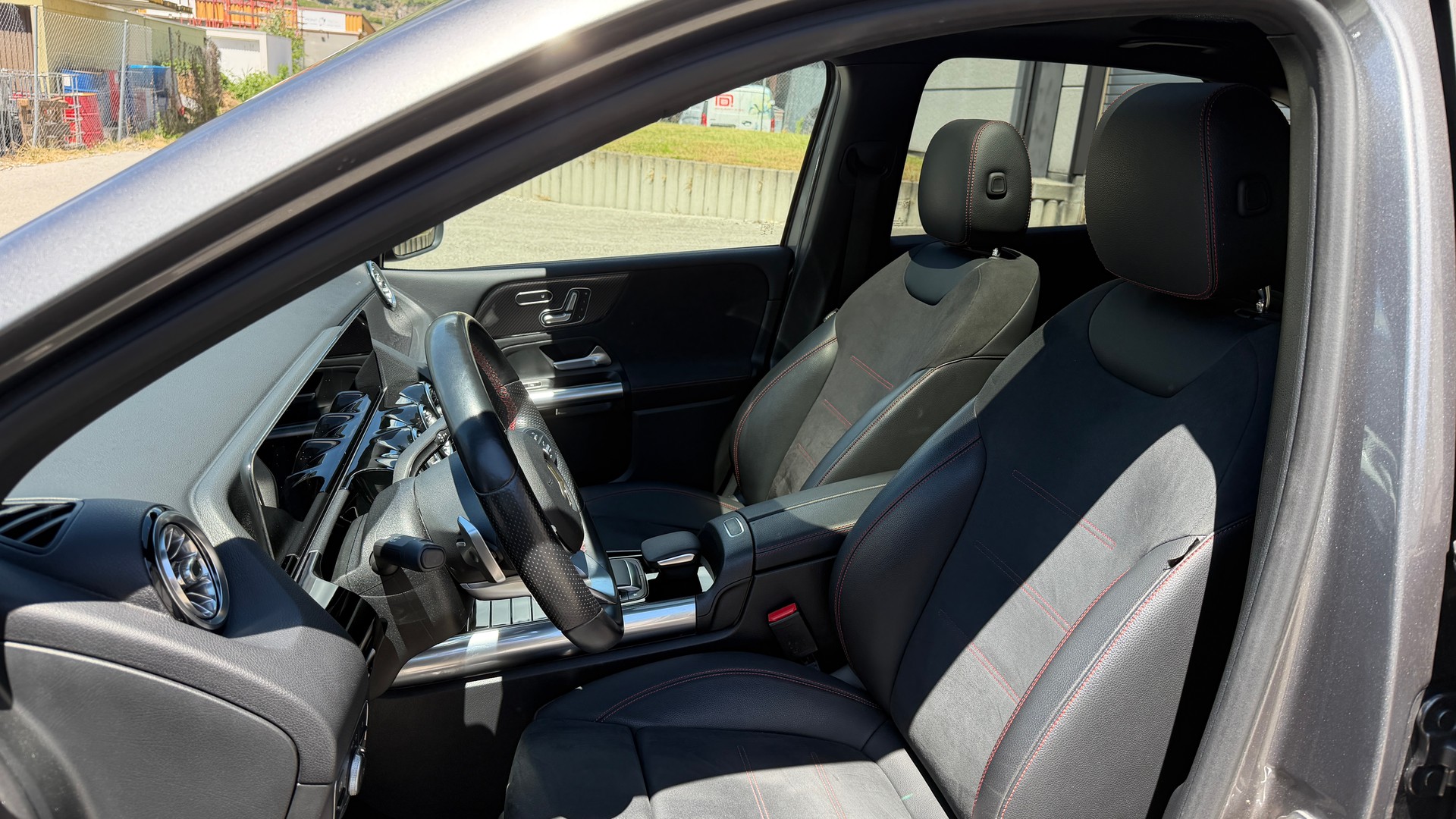 MERCEDES-BENZ B 220 4Matic AMG Line 7G-DCT-image-7