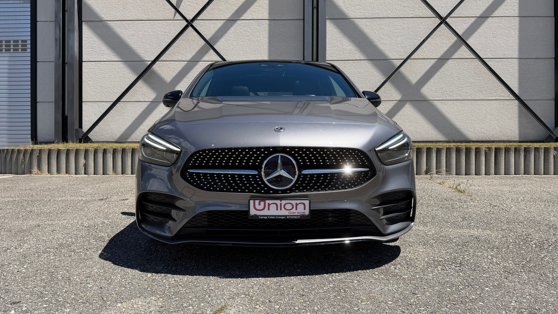 MERCEDES-BENZ B 220 4Matic AMG Line 7G-DCT-image-1