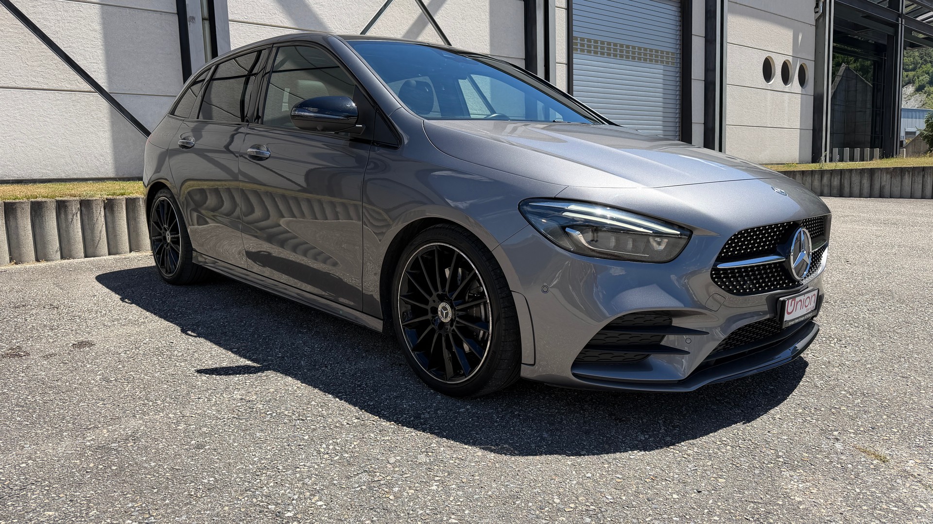 MERCEDES-BENZ B 220 4Matic AMG Line 7G-DCT-image-3