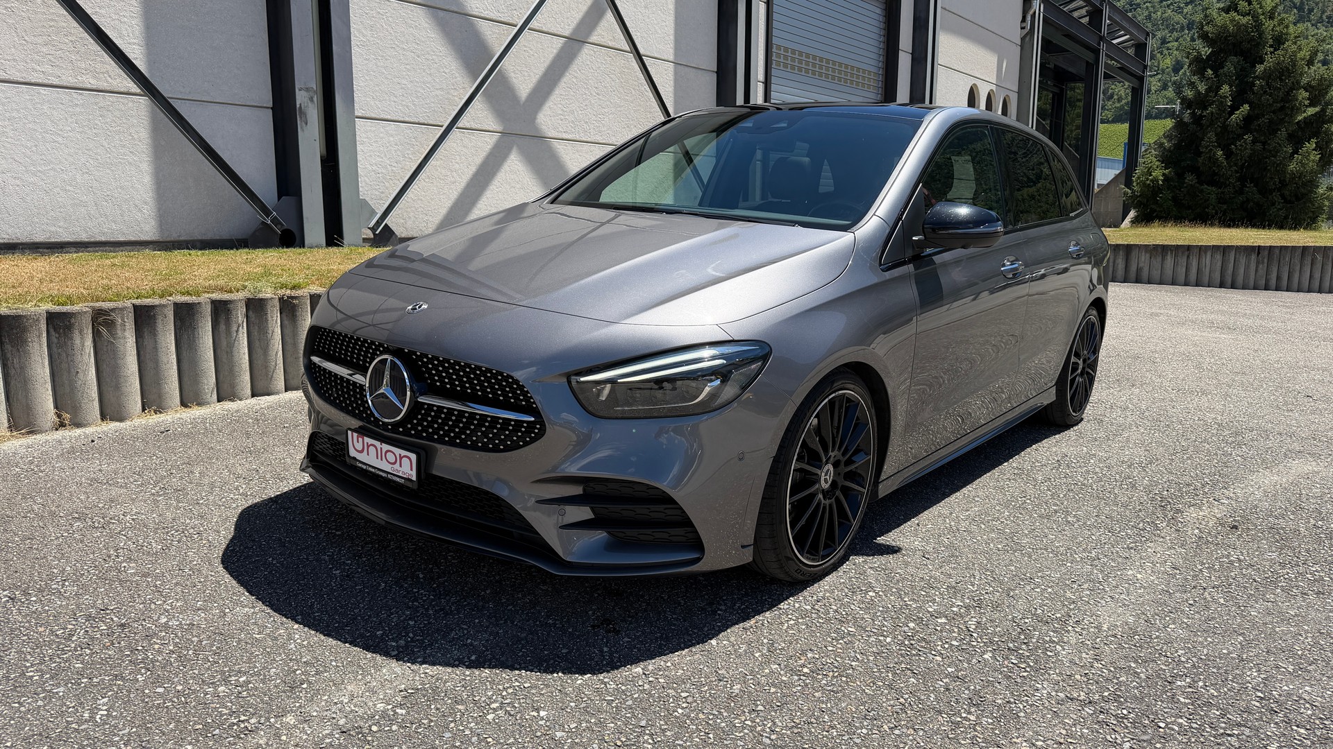 MERCEDES-BENZ B 220 4Matic AMG Line 7G-DCT-image-0