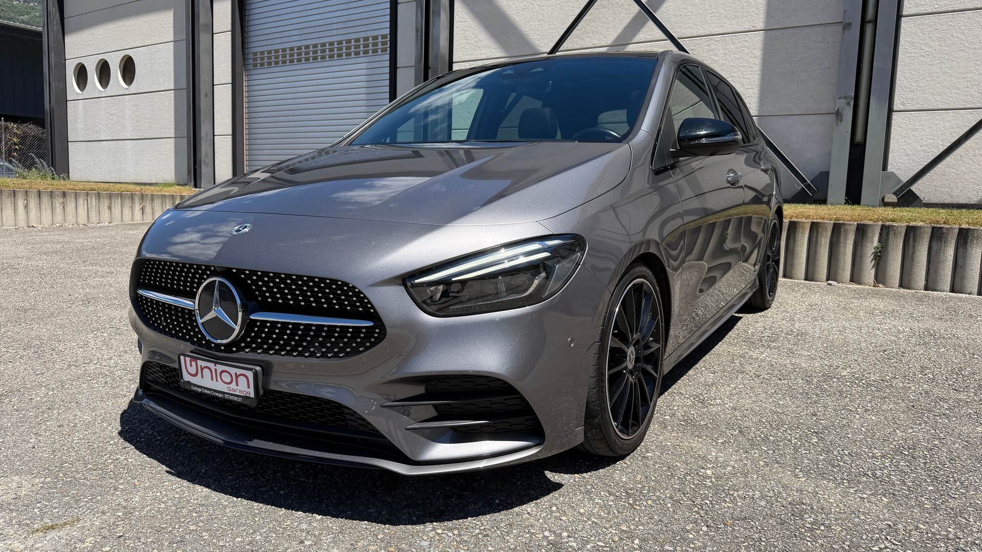 MERCEDES-BENZ B 220 4Matic AMG Line 7G-DCT-image-2