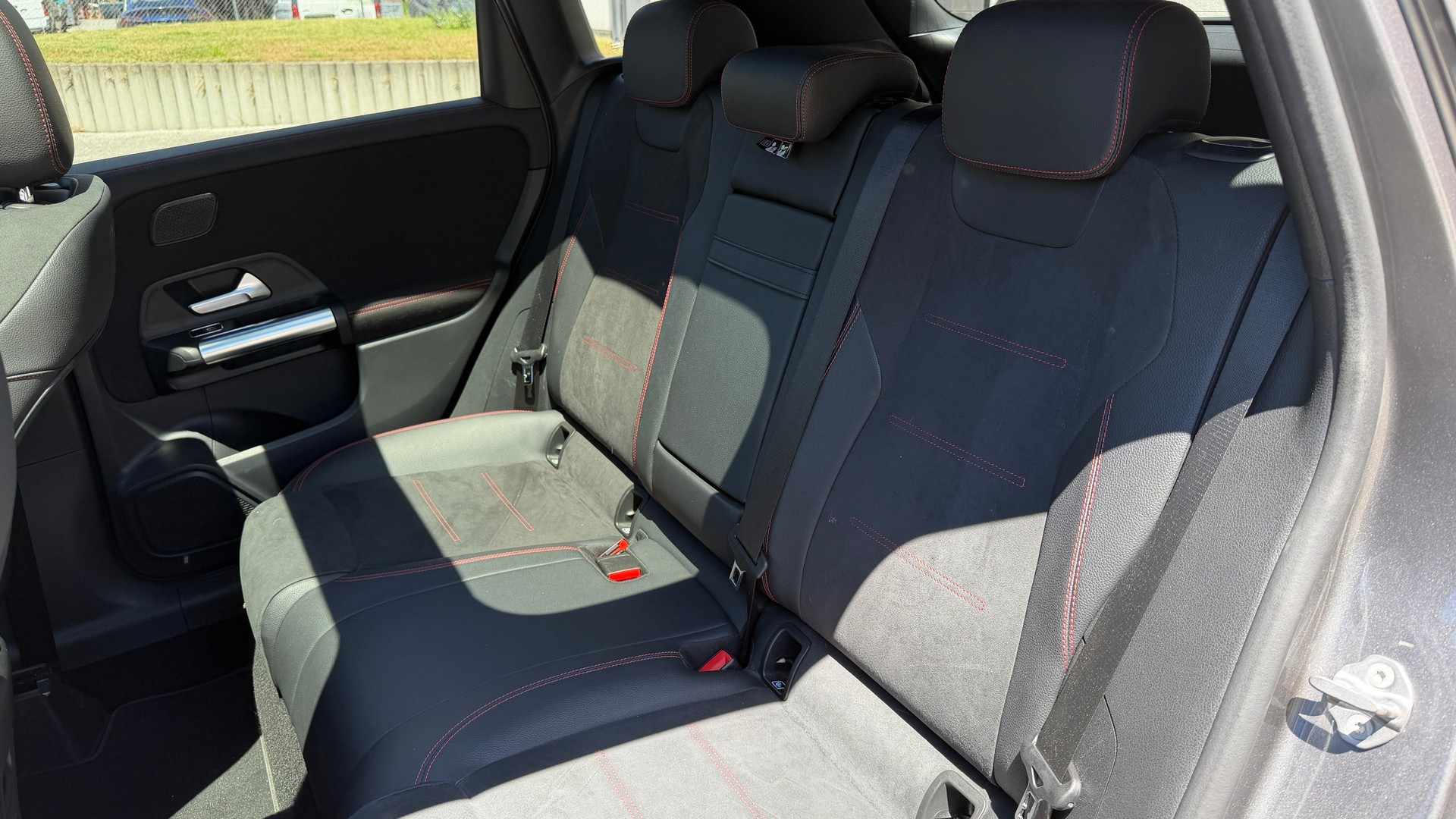 MERCEDES-BENZ B 220 4Matic AMG Line 7G-DCT-image-6