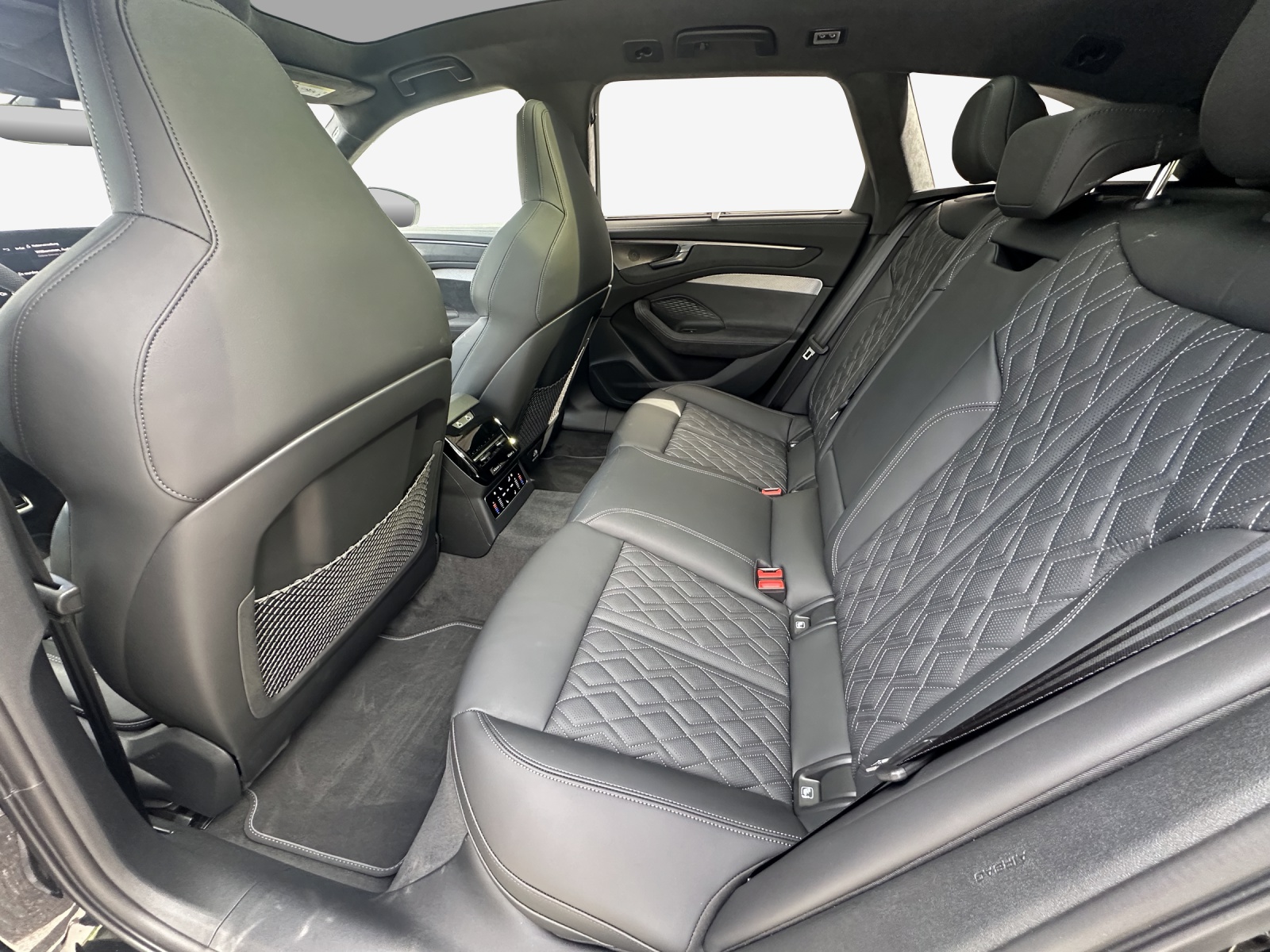 AUDI A6 Avant TFSI quattro 270 kW S tronic-image-11