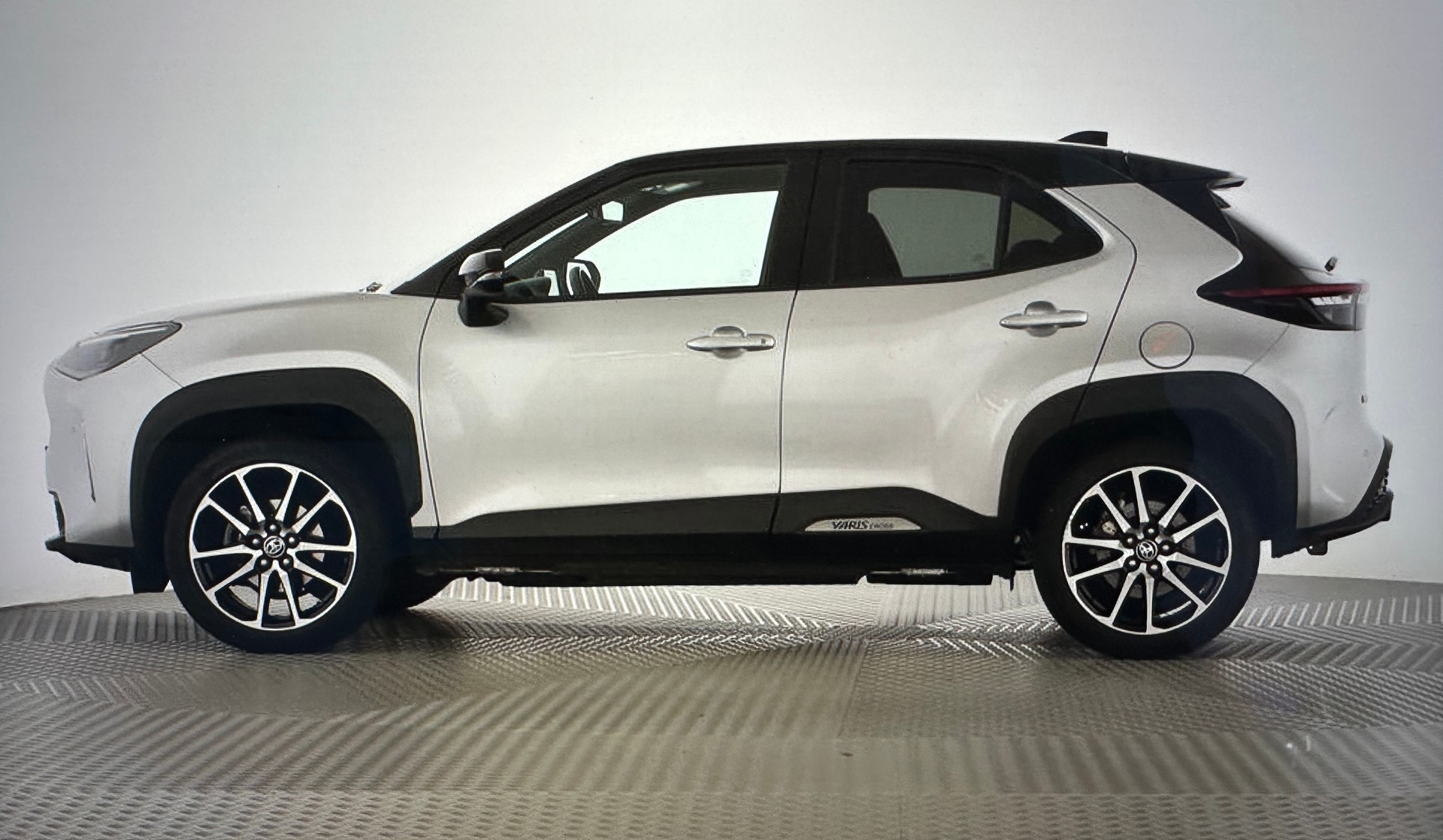 TOYOTA Yaris Cross 1.5 GR Sport e-CVT-image-1