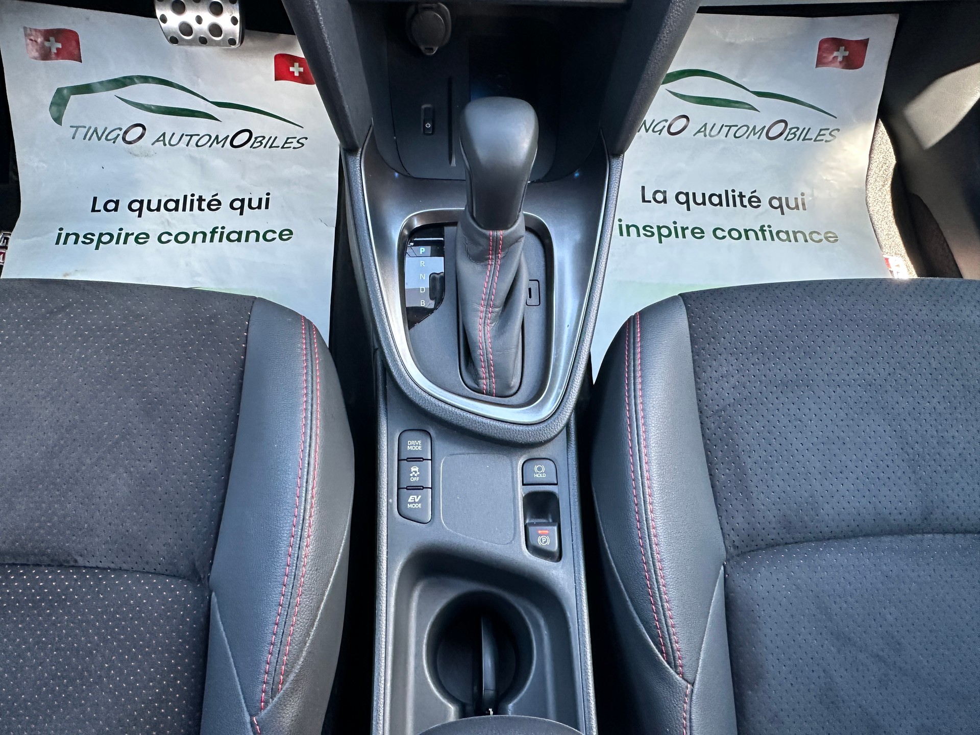 TOYOTA Yaris Cross 1.5 GR Sport e-CVT-image-23