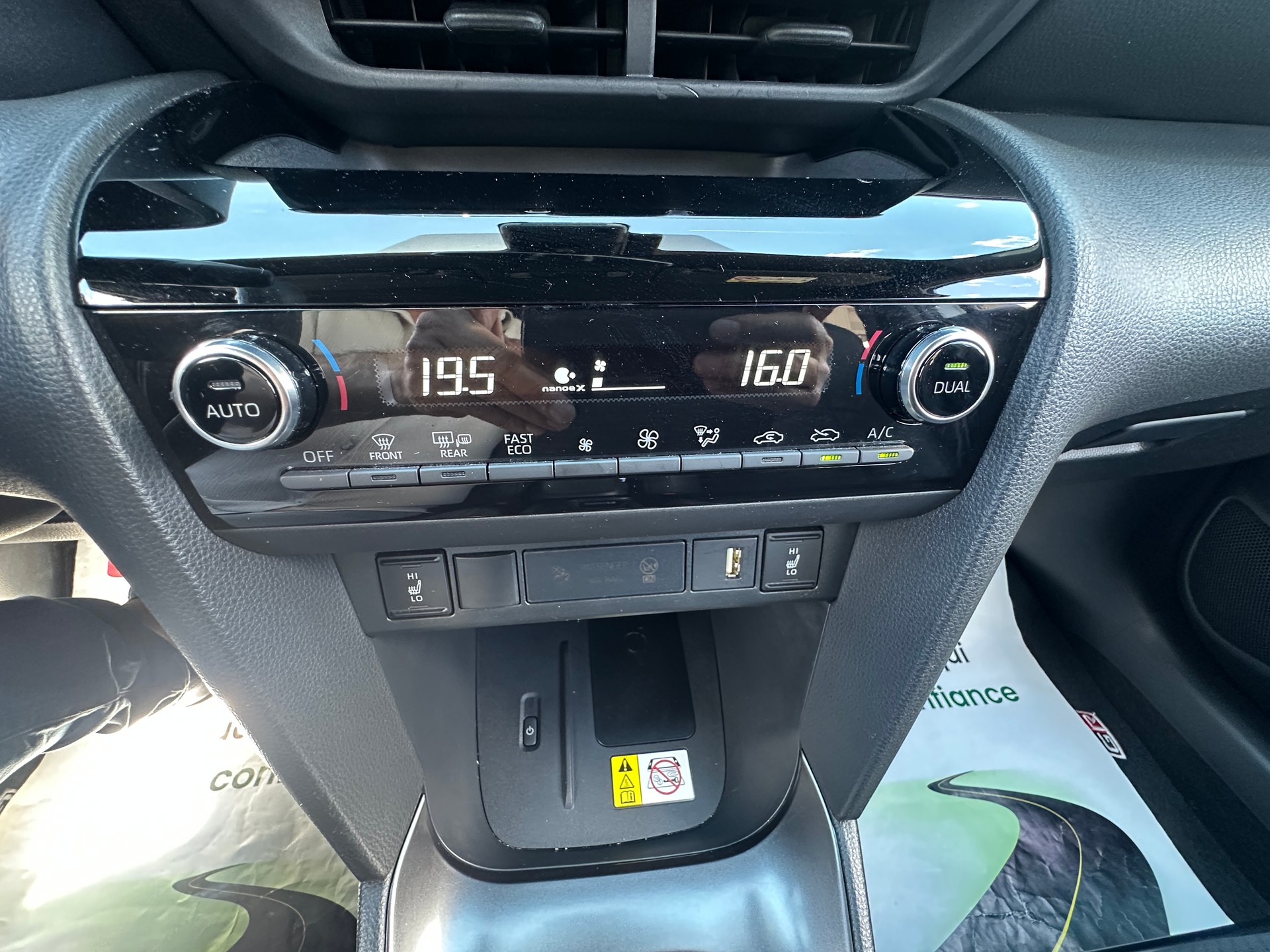 TOYOTA Yaris Cross 1.5 GR Sport e-CVT-image-17