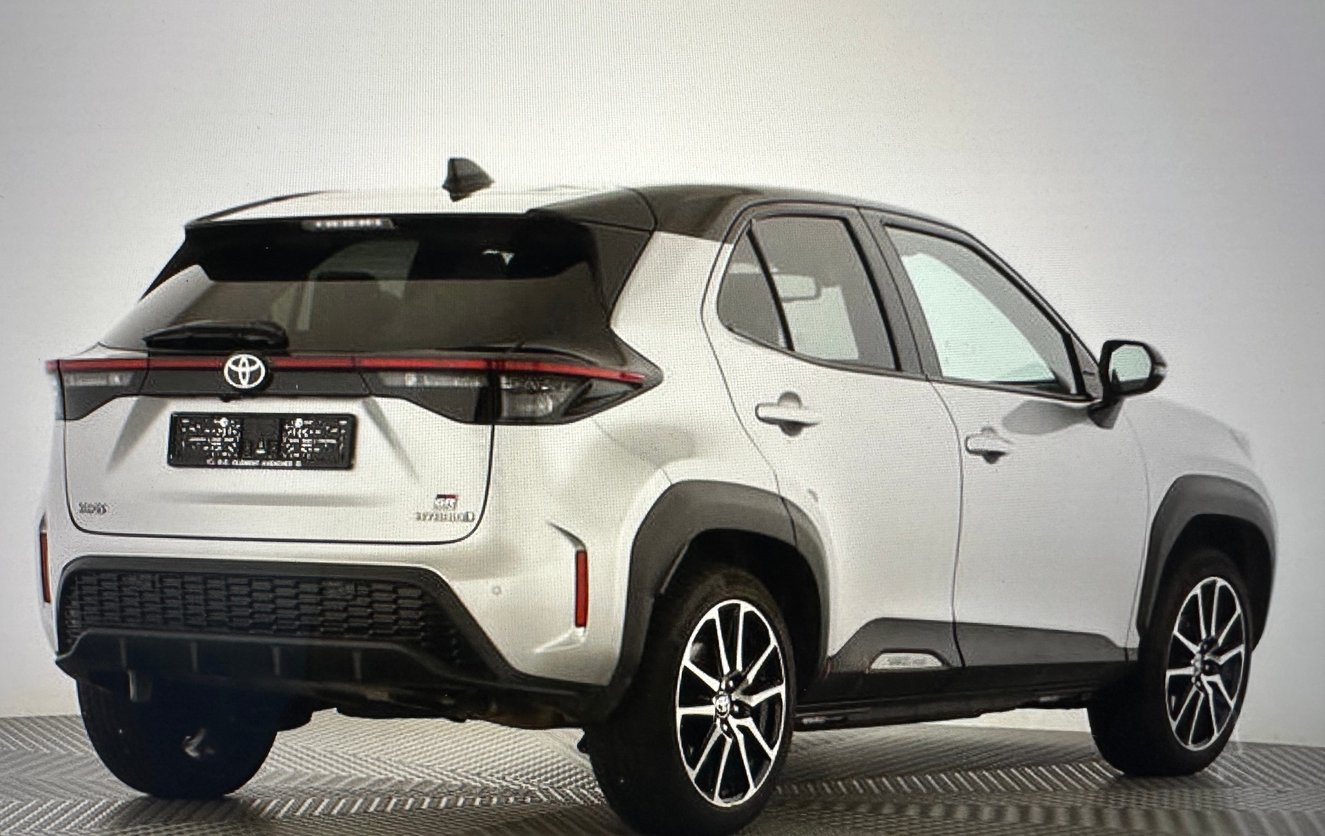 TOYOTA Yaris Cross 1.5 GR Sport e-CVT-image-2