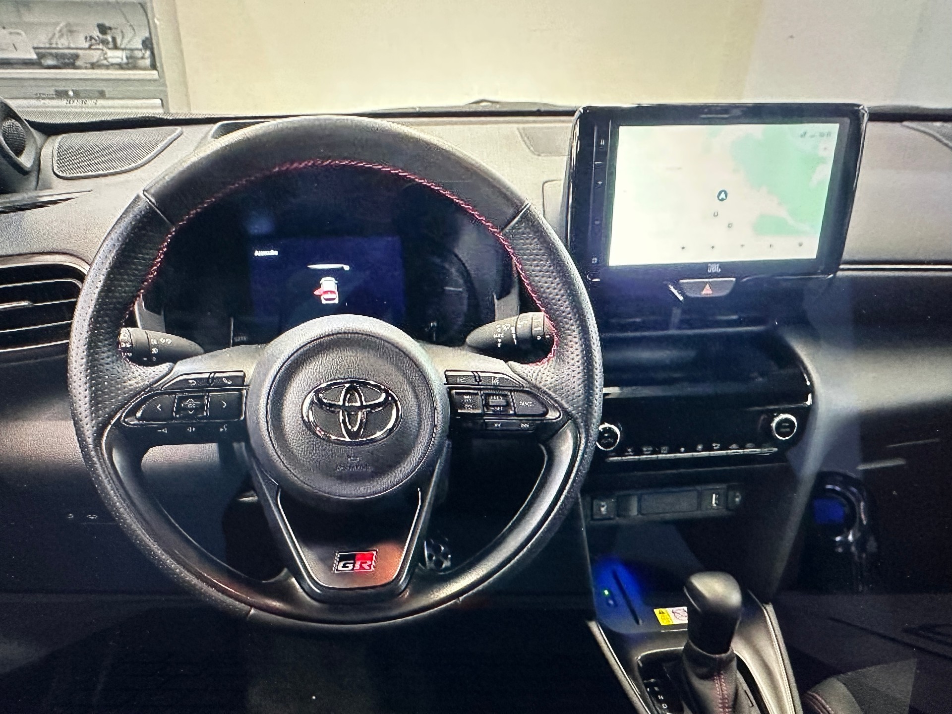 TOYOTA Yaris Cross 1.5 GR Sport e-CVT-image-4