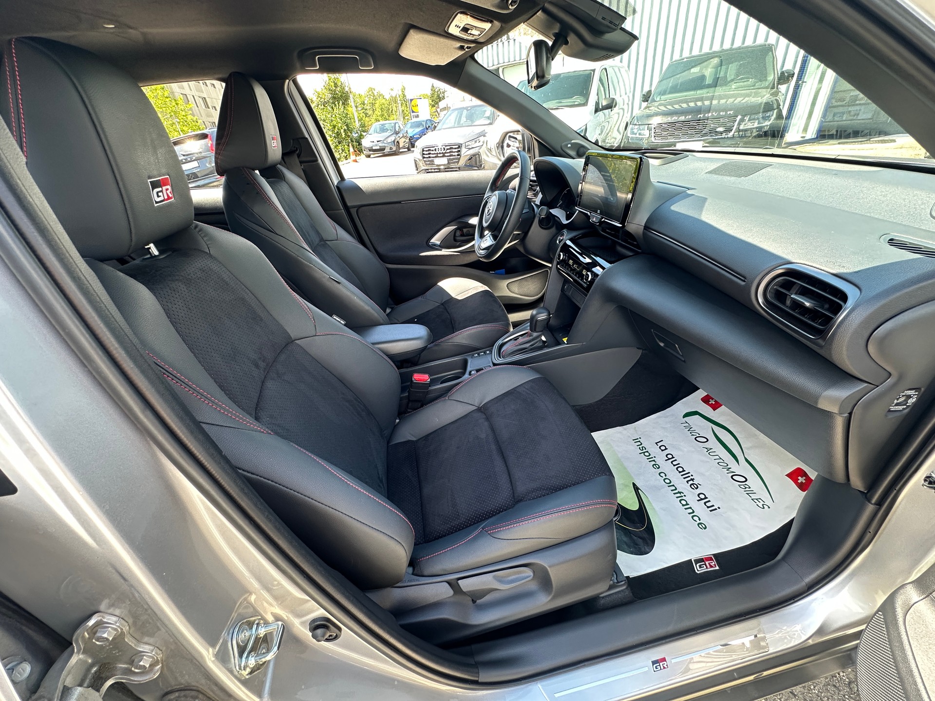 TOYOTA Yaris Cross 1.5 GR Sport e-CVT-image-16