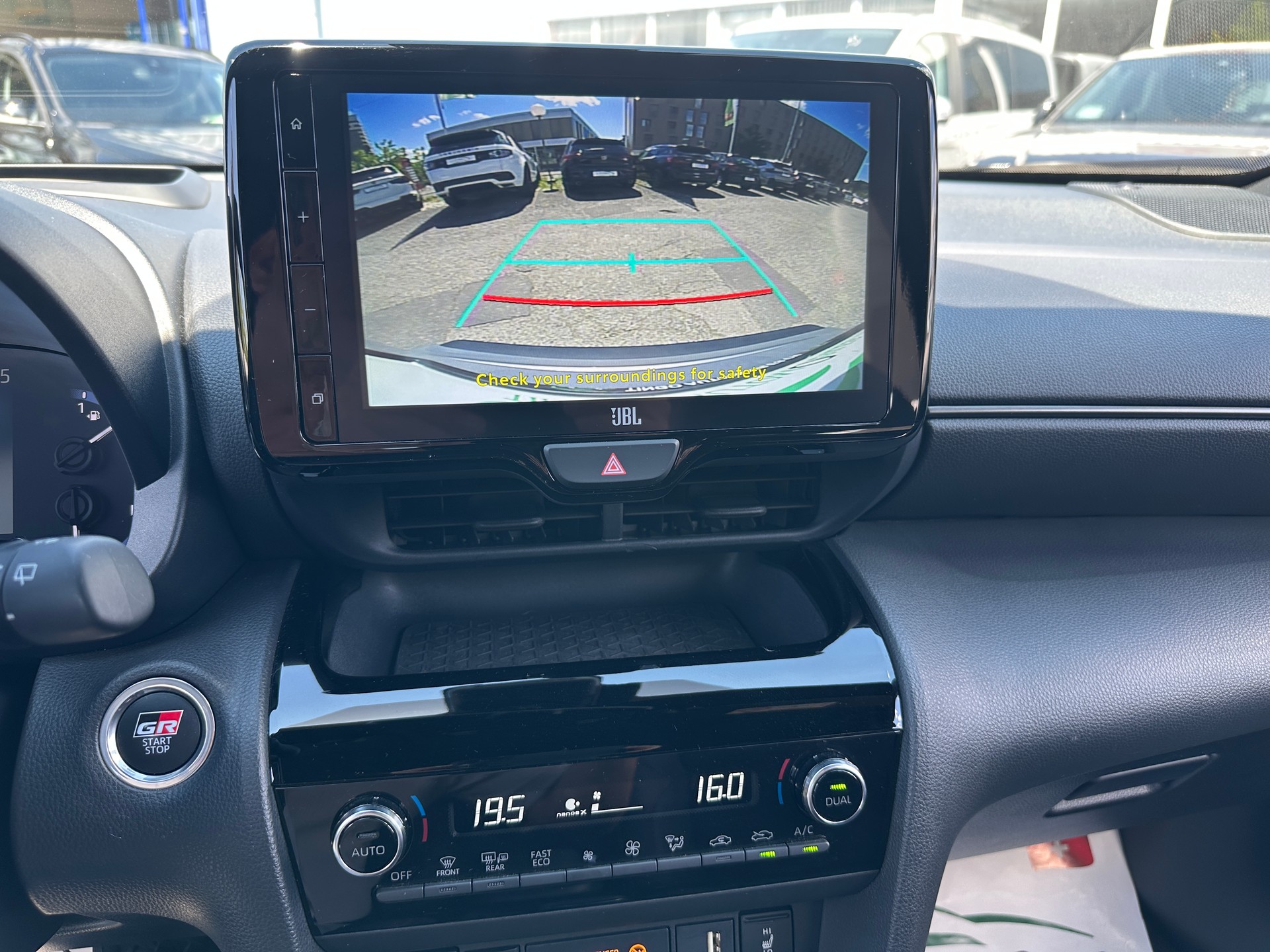 TOYOTA Yaris Cross 1.5 GR Sport e-CVT-image-14