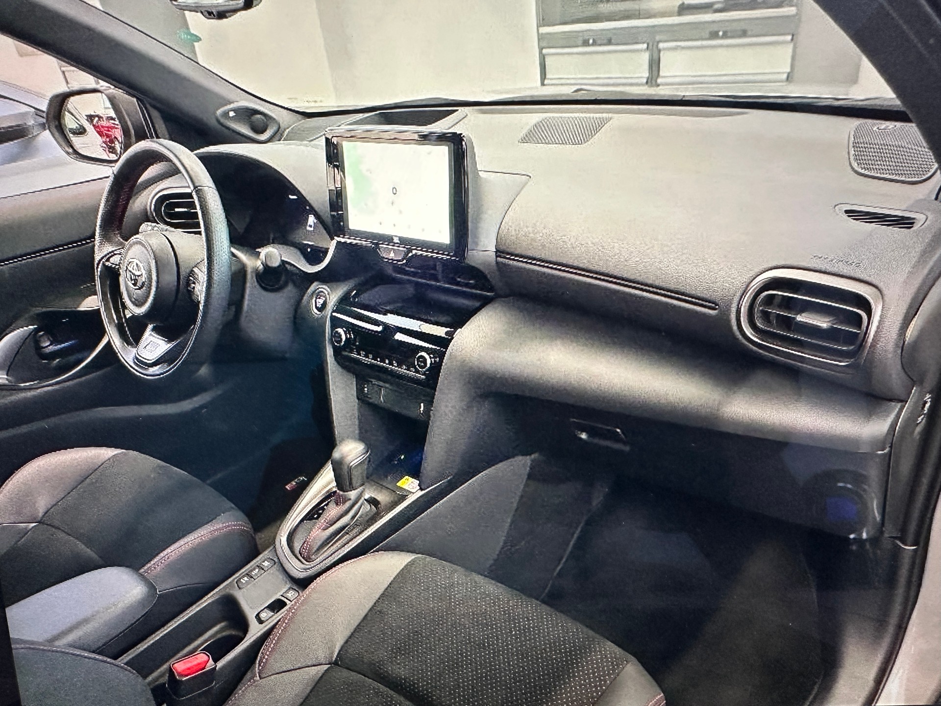 TOYOTA Yaris Cross 1.5 GR Sport e-CVT-image-3