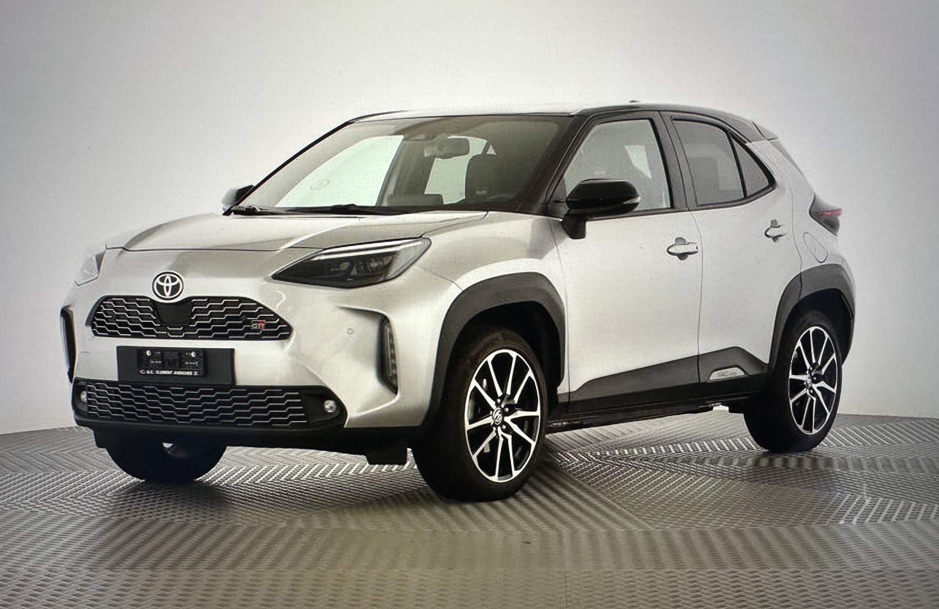 TOYOTA Yaris Cross 1.5 GR Sport e-CVT-image-0