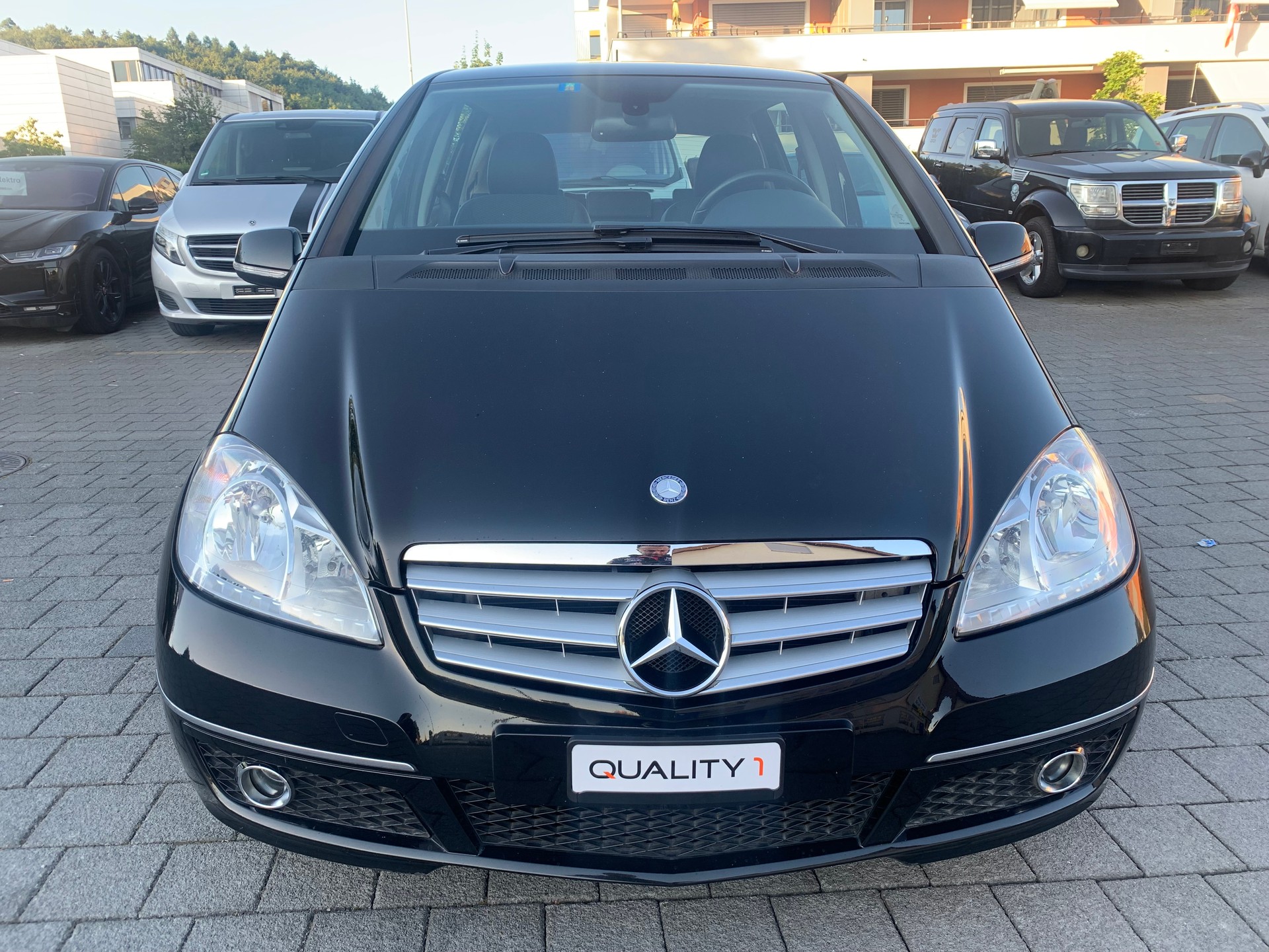 MERCEDES-BENZ A 180 Avantgarde Selection Autotronic-image-4