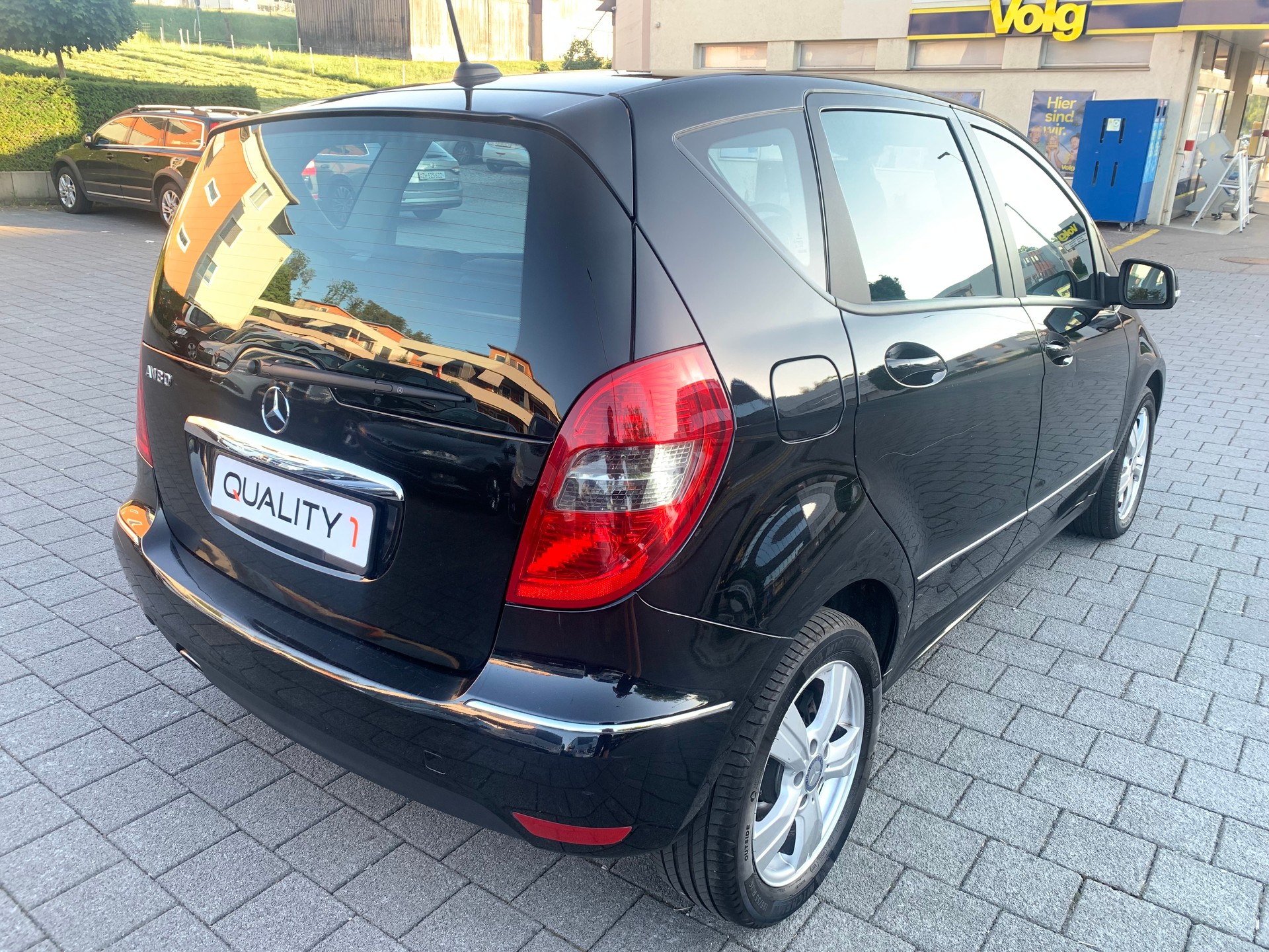 MERCEDES-BENZ A 180 Avantgarde Selection Autotronic-image-2
